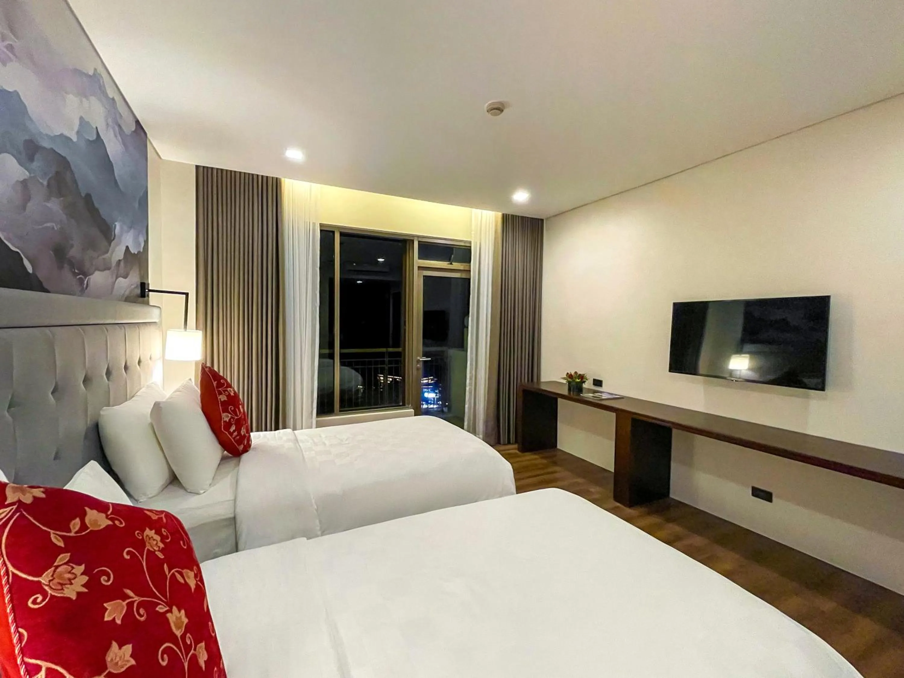 Bed in Summit Ridge Tagaytay - Newly Renovated