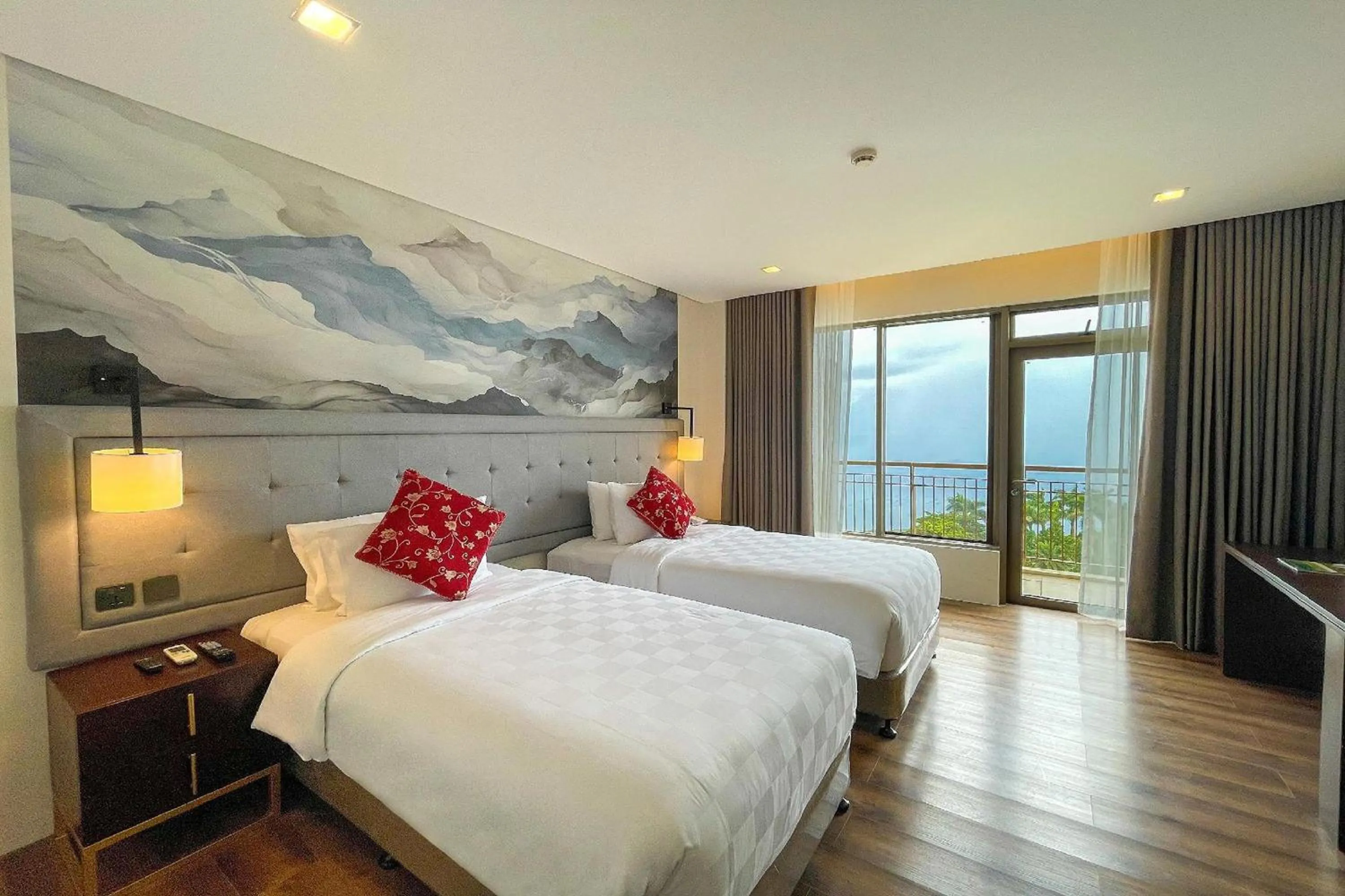 Natural landscape, Bed in Summit Ridge Tagaytay - Newly Renovated