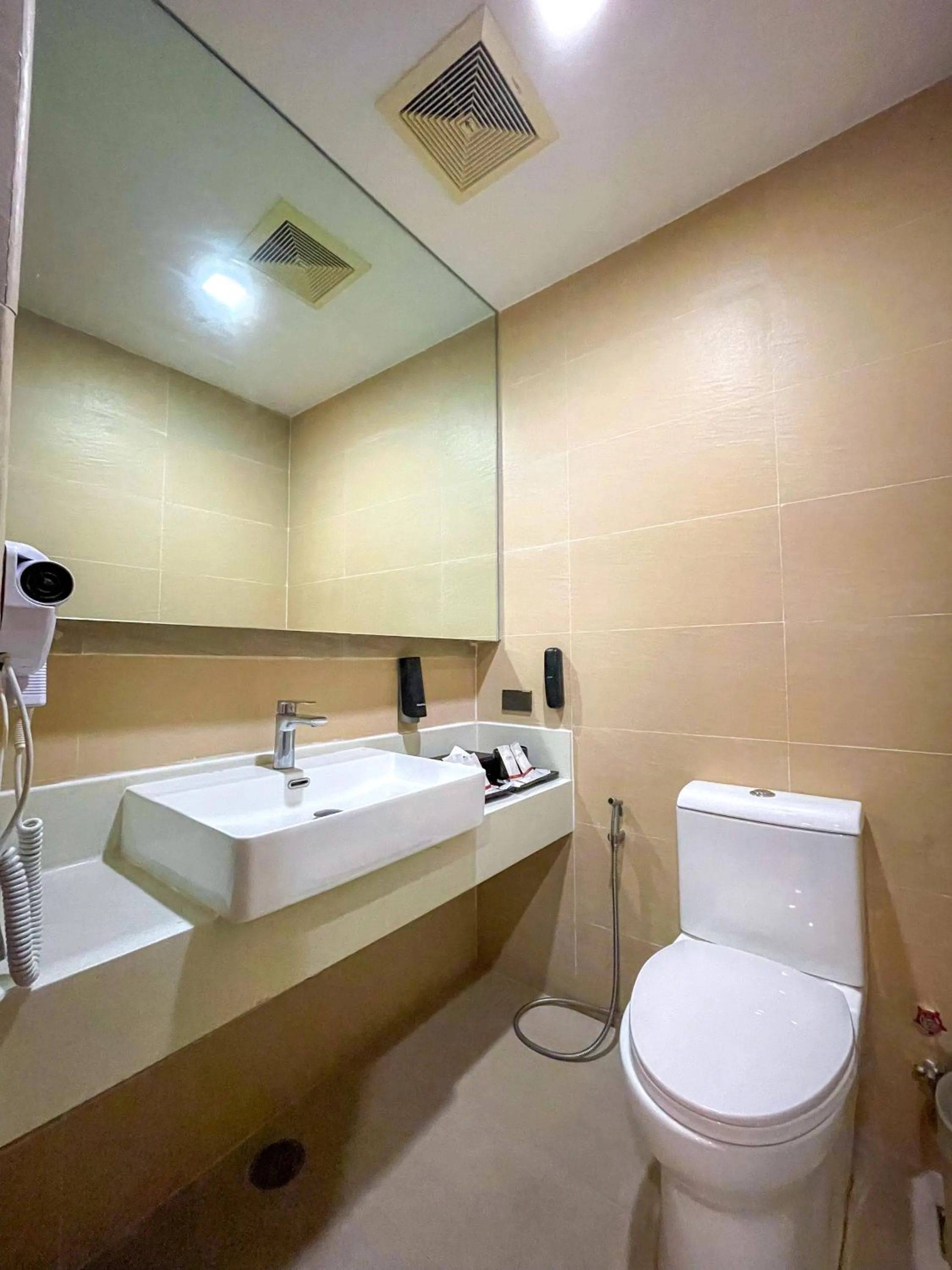 Toilet in Summit Ridge Tagaytay - Newly Renovated