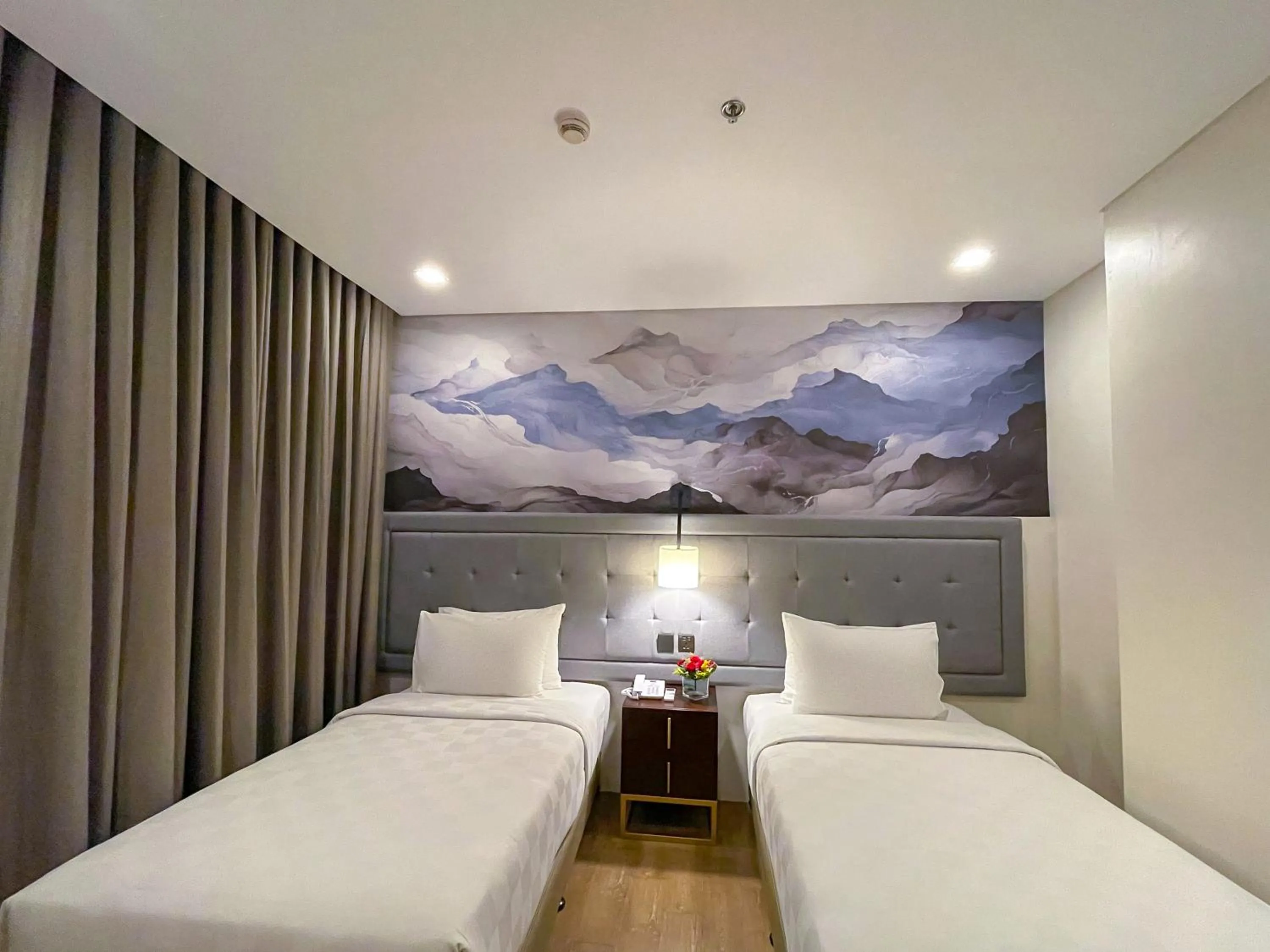 Bed in Summit Ridge Tagaytay - Newly Renovated