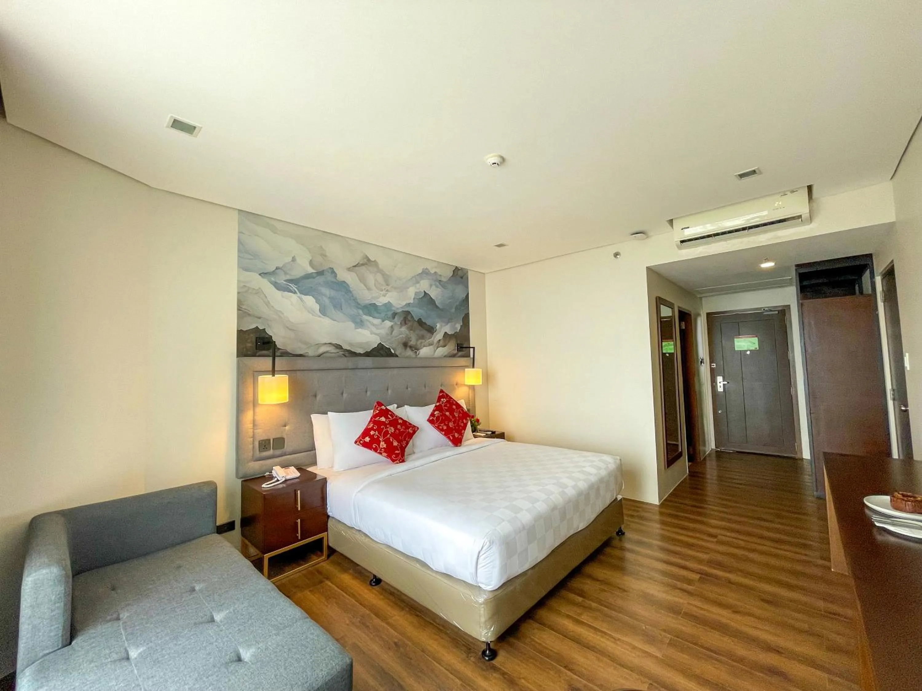 Bed in Summit Ridge Tagaytay - Newly Renovated