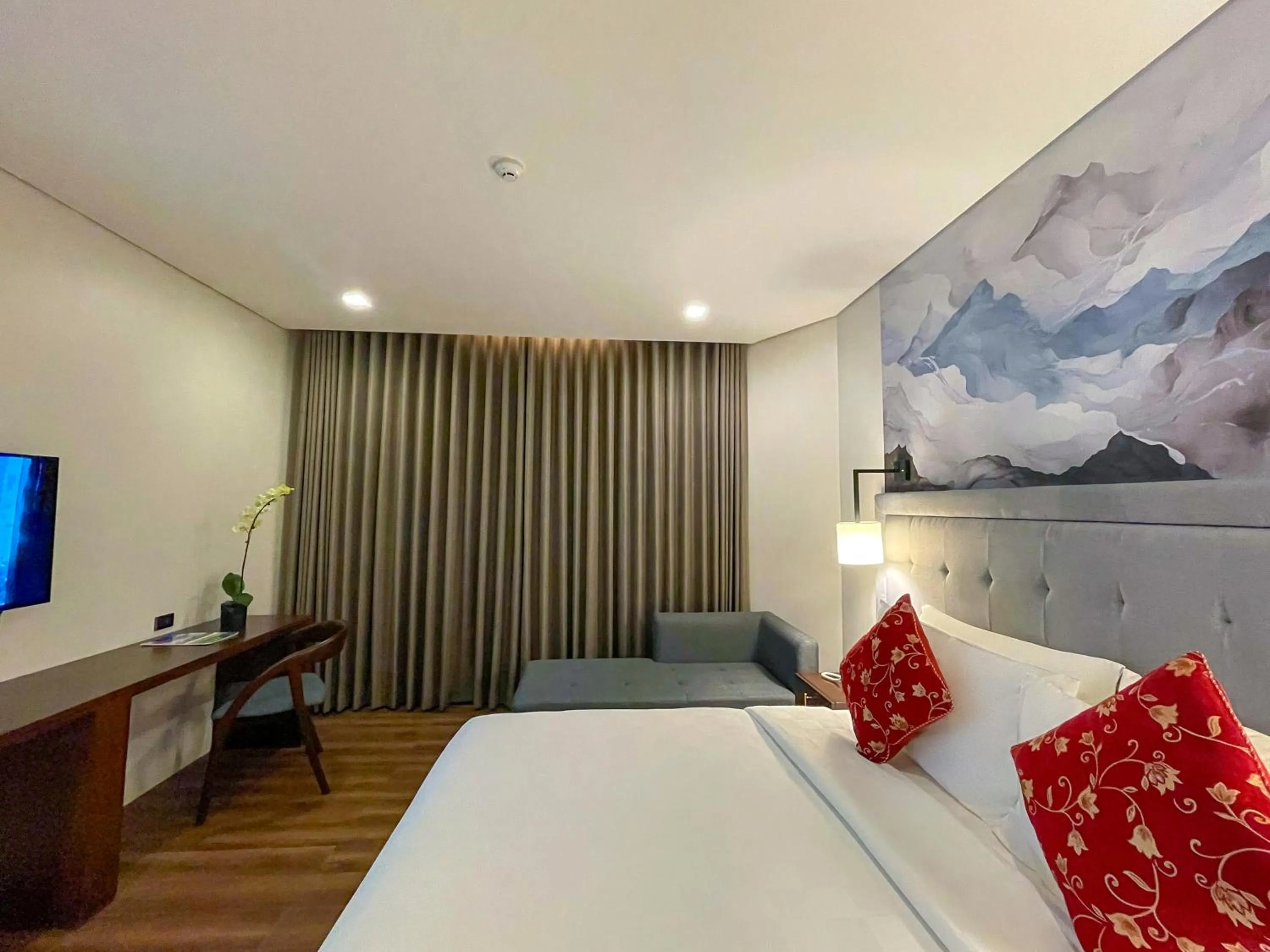 Bed in Summit Ridge Tagaytay - Newly Renovated