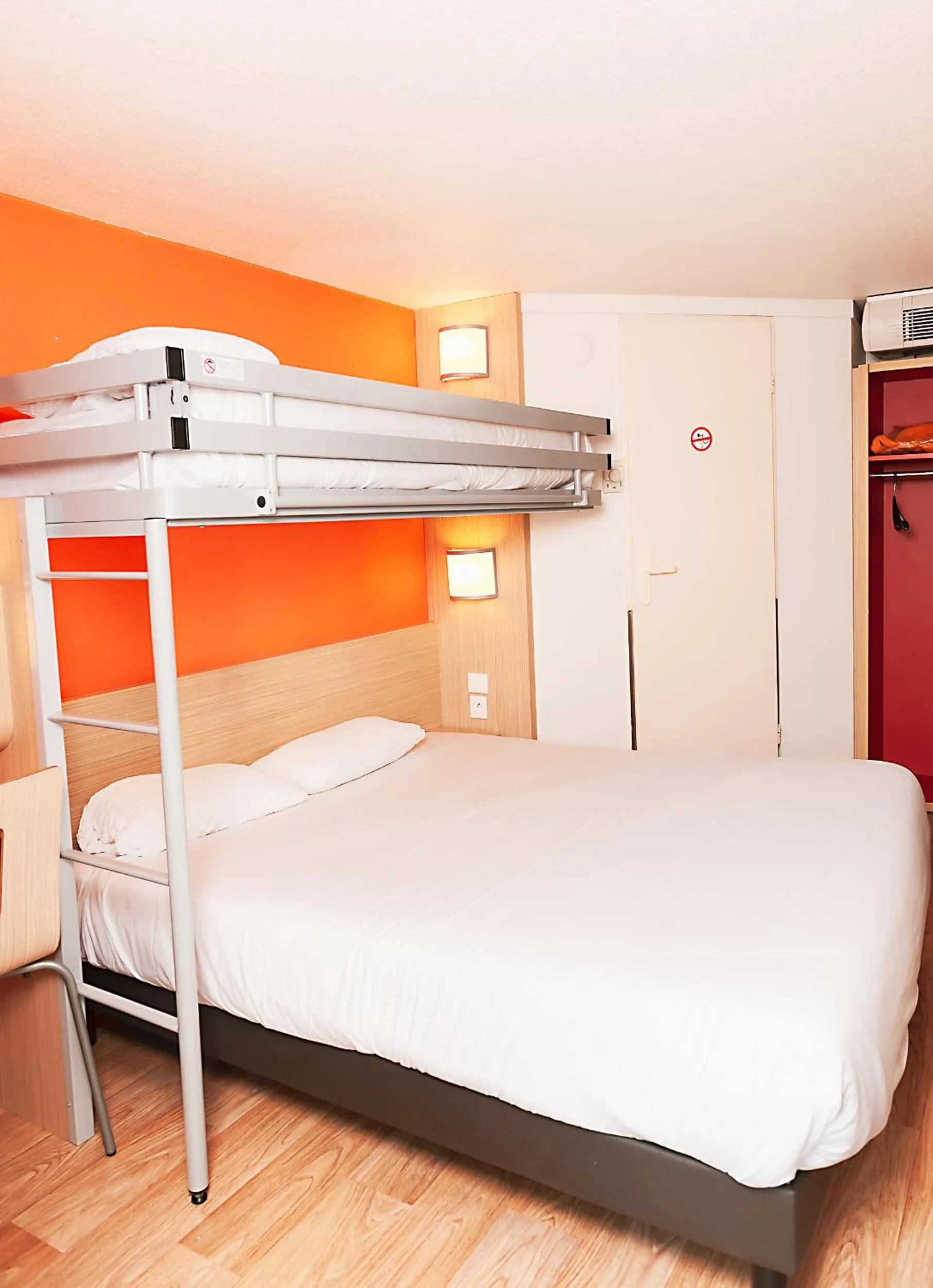 Bedroom, Bed in Premiere Classe La Rochelle Nord - Puilboreau