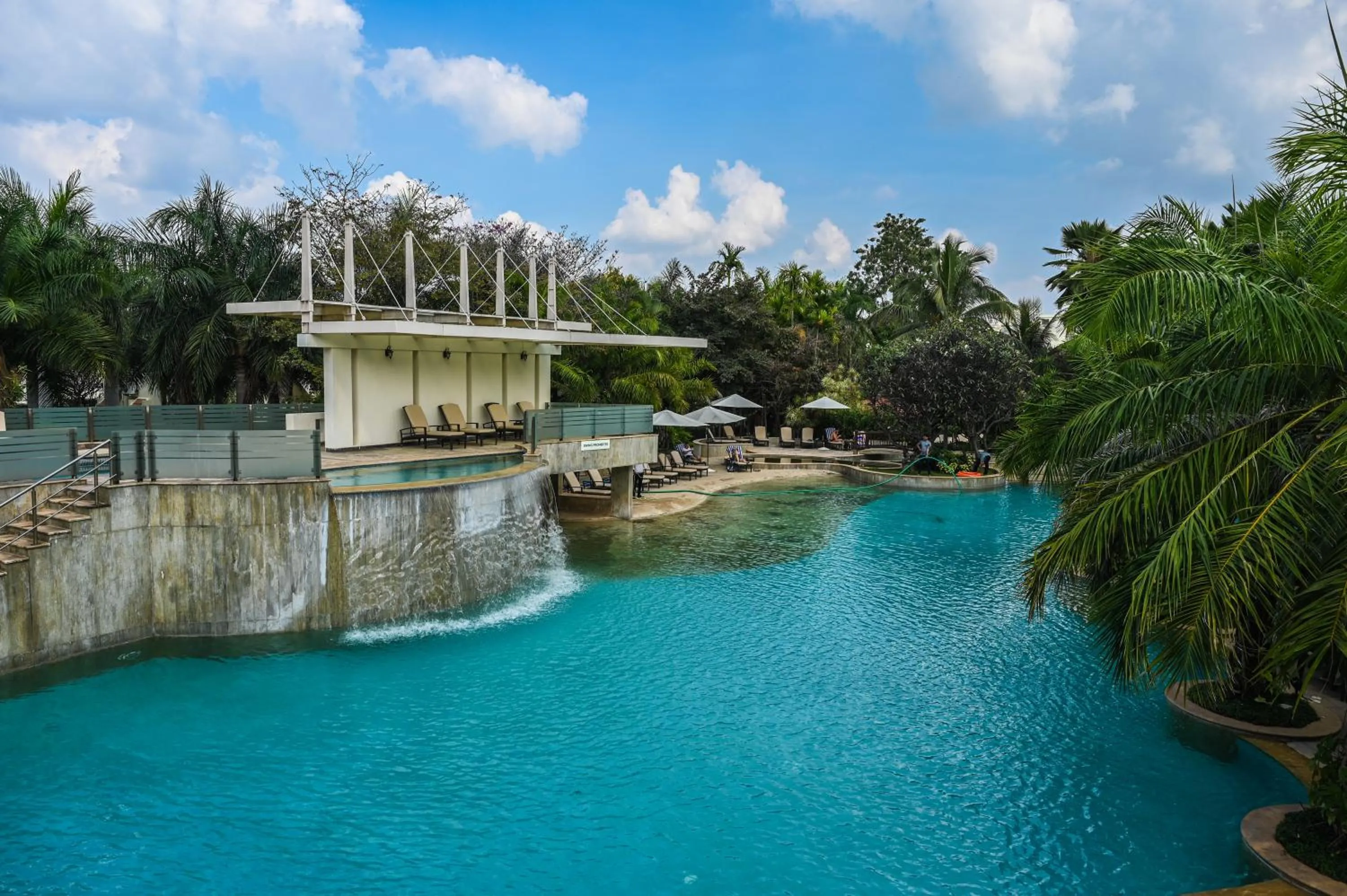 Swimming pool in Palm Meadows Resort