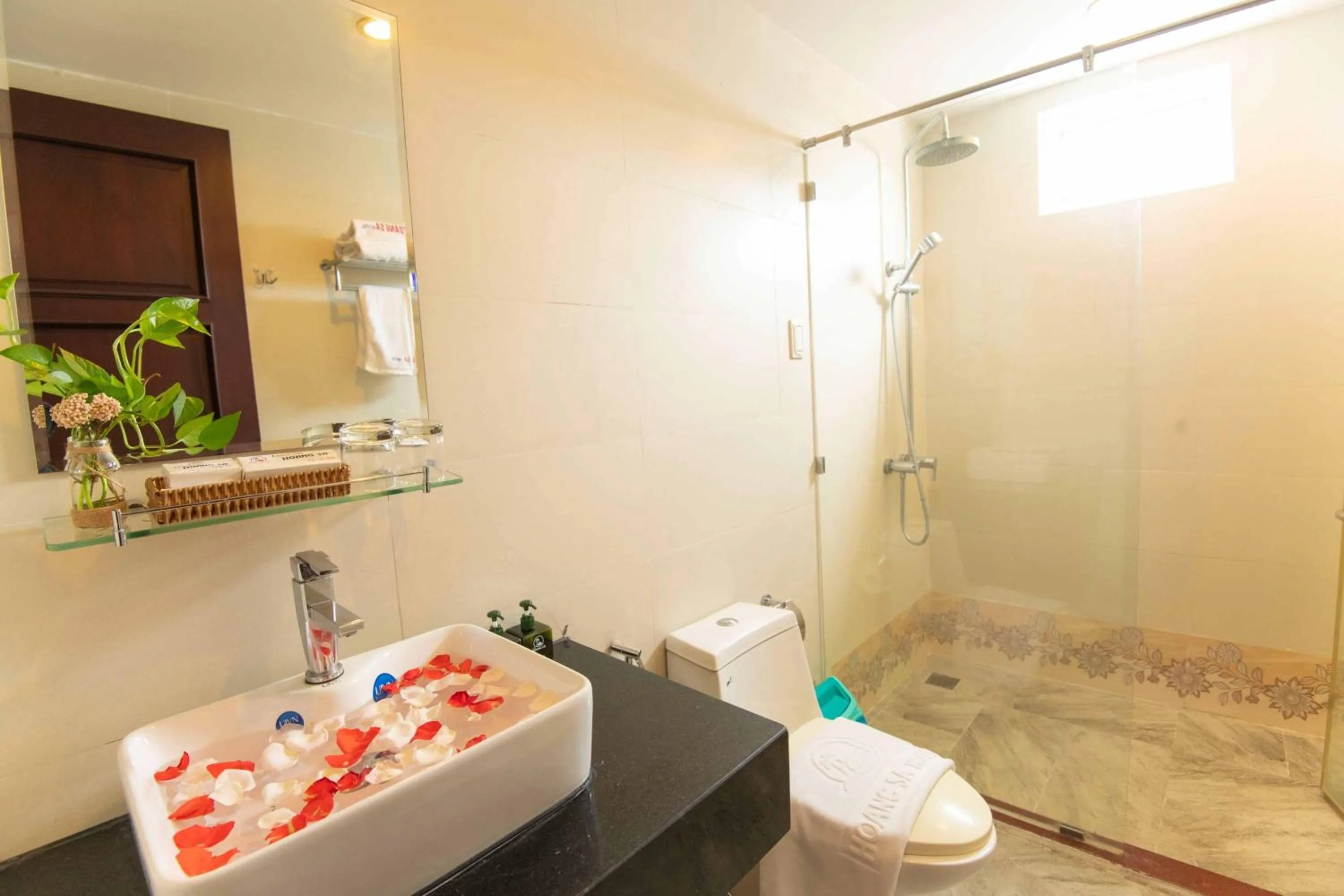 Bathroom in Hoang Sa Hotel