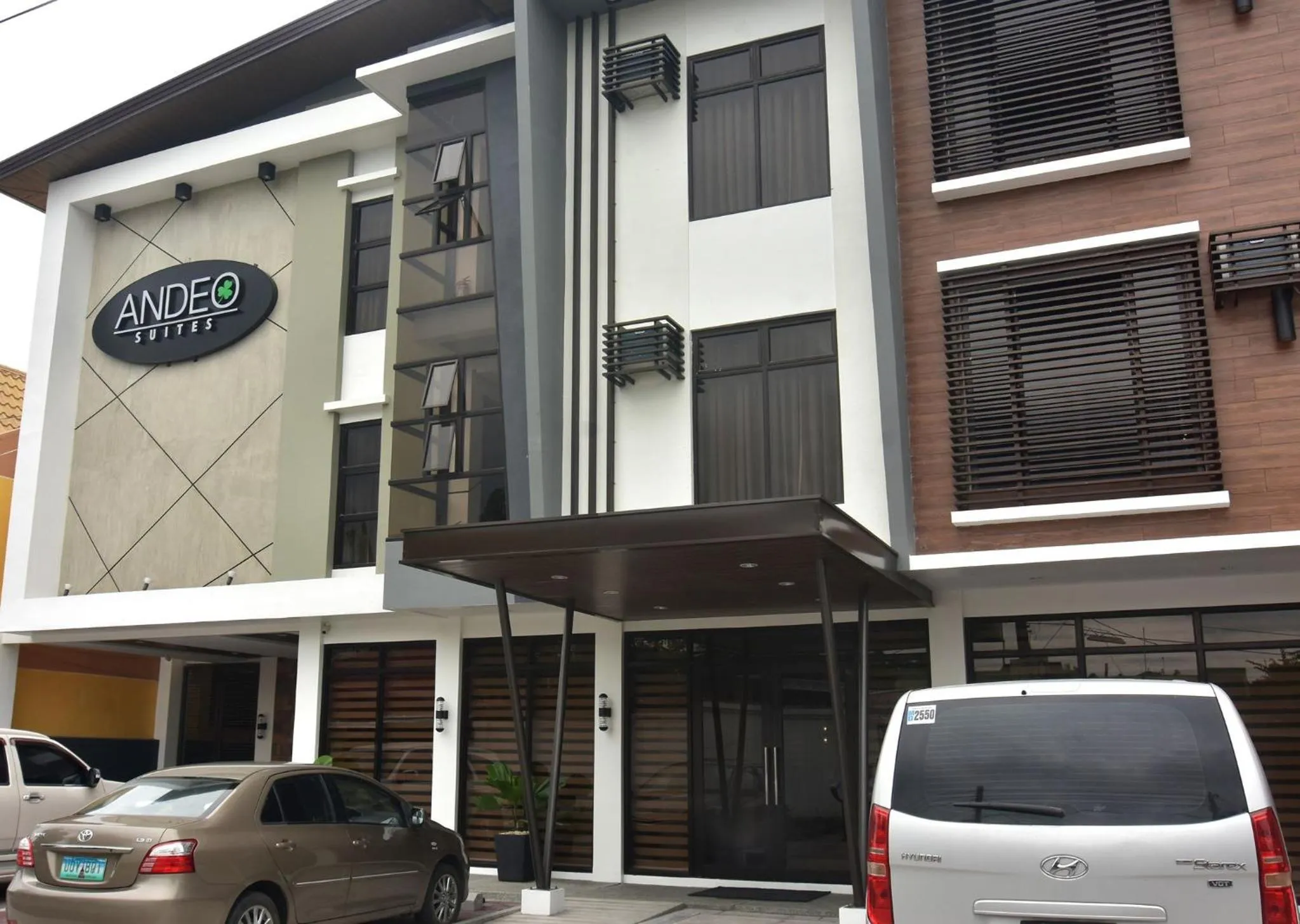Facade/entrance in Andeo Suites