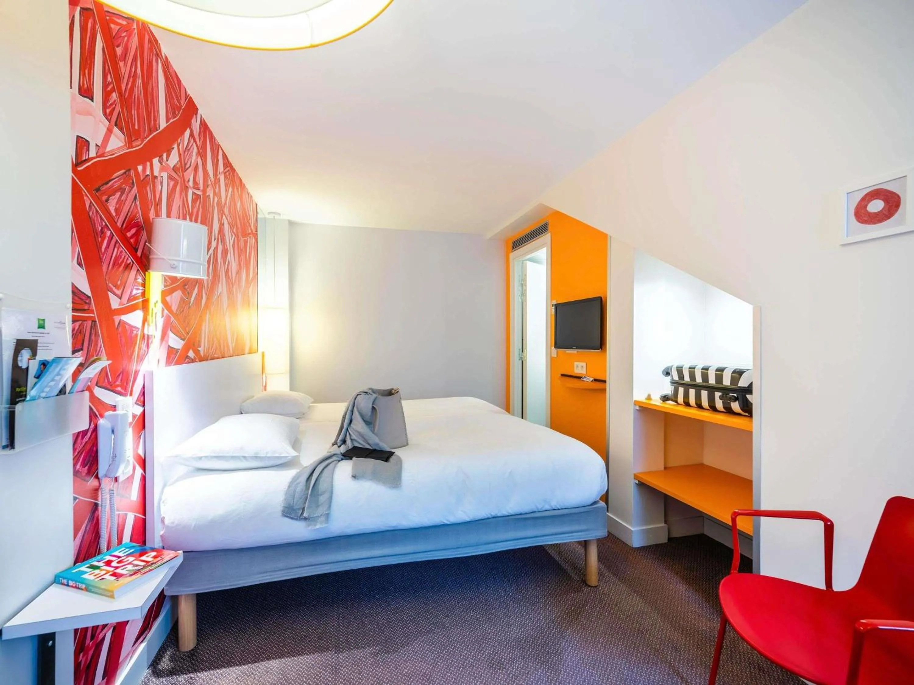 Bedroom, Bed in ibis Styles Paris La Défense Courbevoie