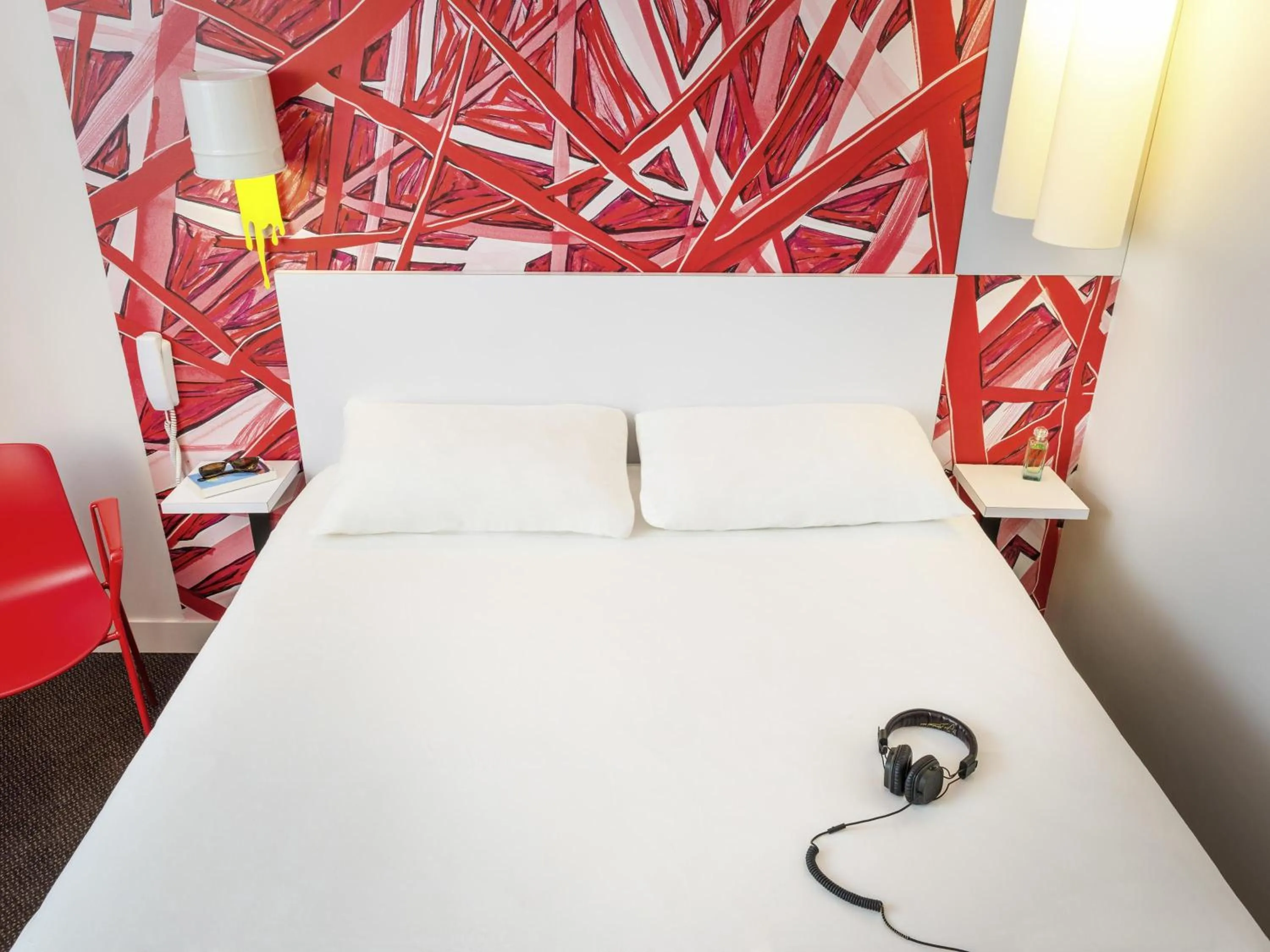 Bedroom, Bed in ibis Styles Paris La Défense Courbevoie