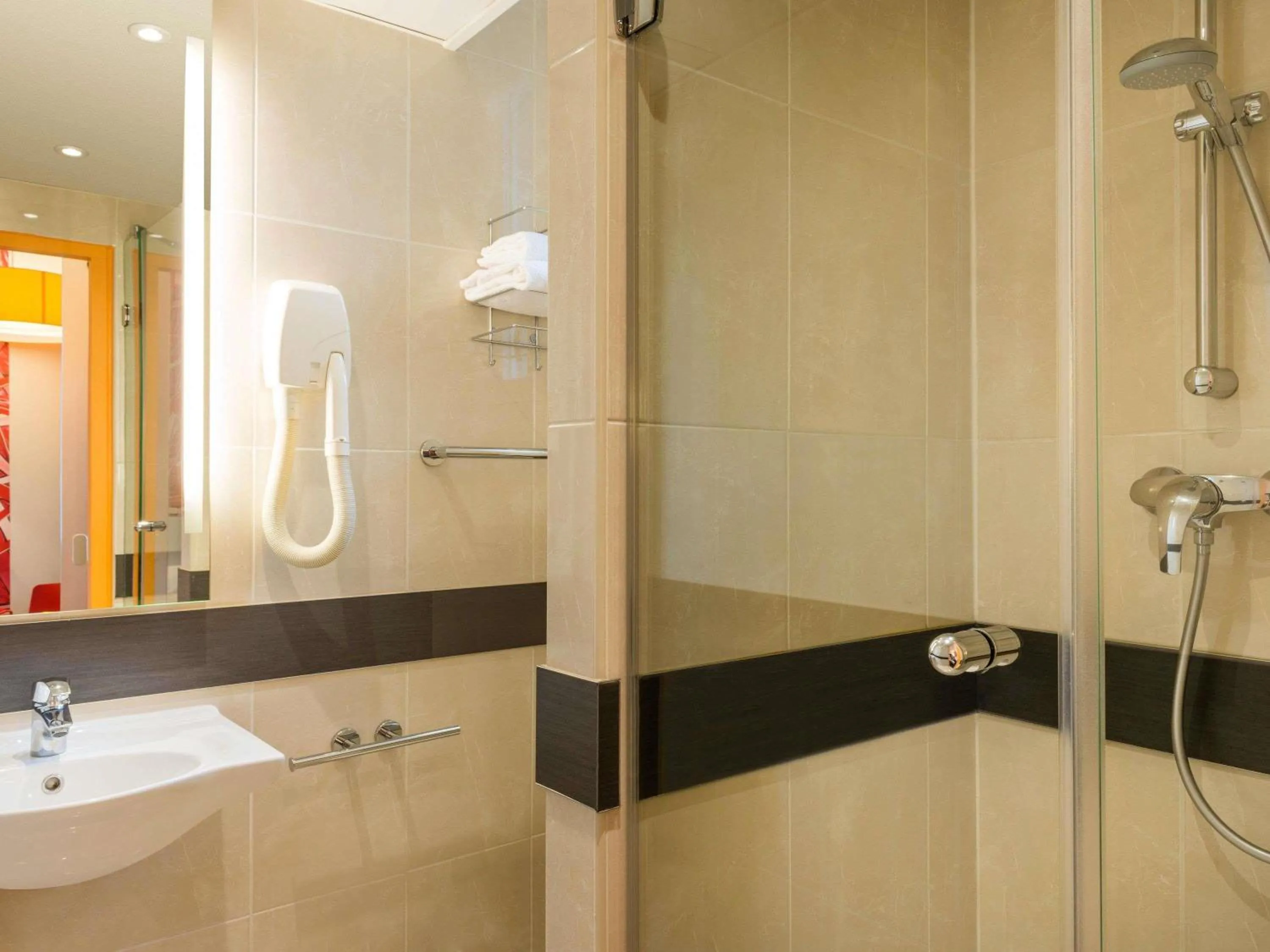 Bedroom in ibis Styles Paris La Défense Courbevoie