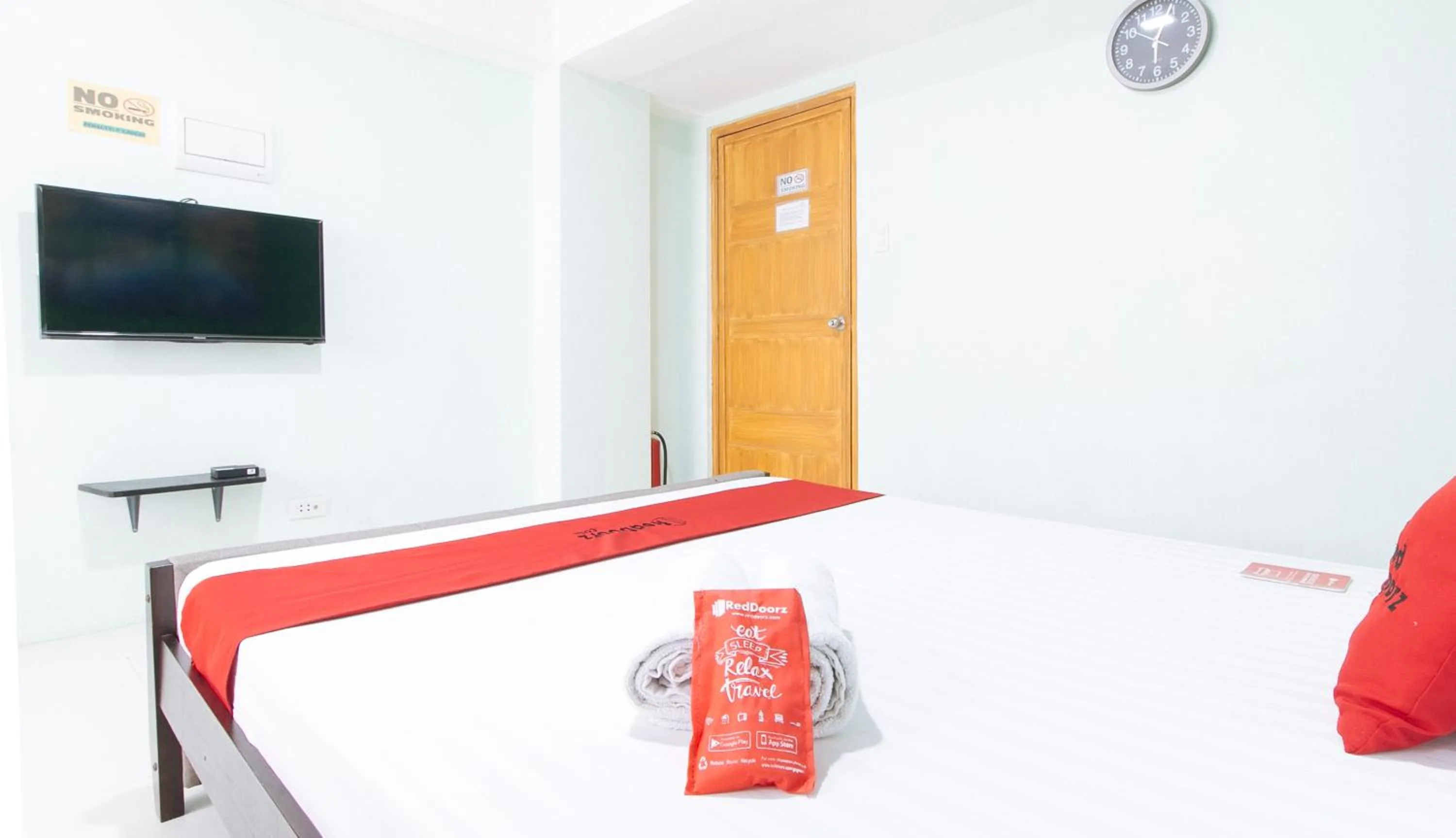 TV and multimedia in RedDoorz near C5 Kalayaan Avenue Makati