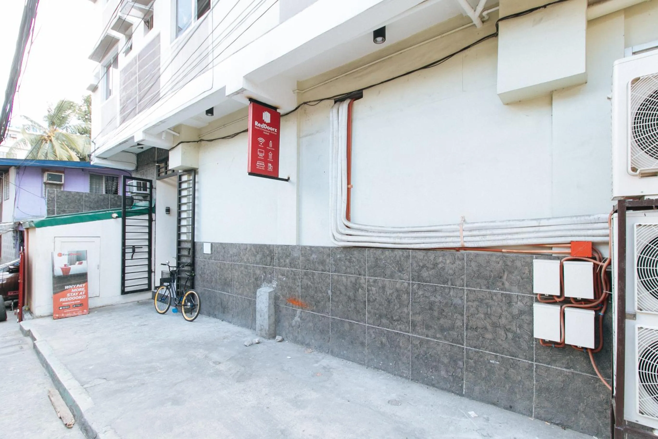 Property building in RedDoorz near C5 Kalayaan Avenue Makati