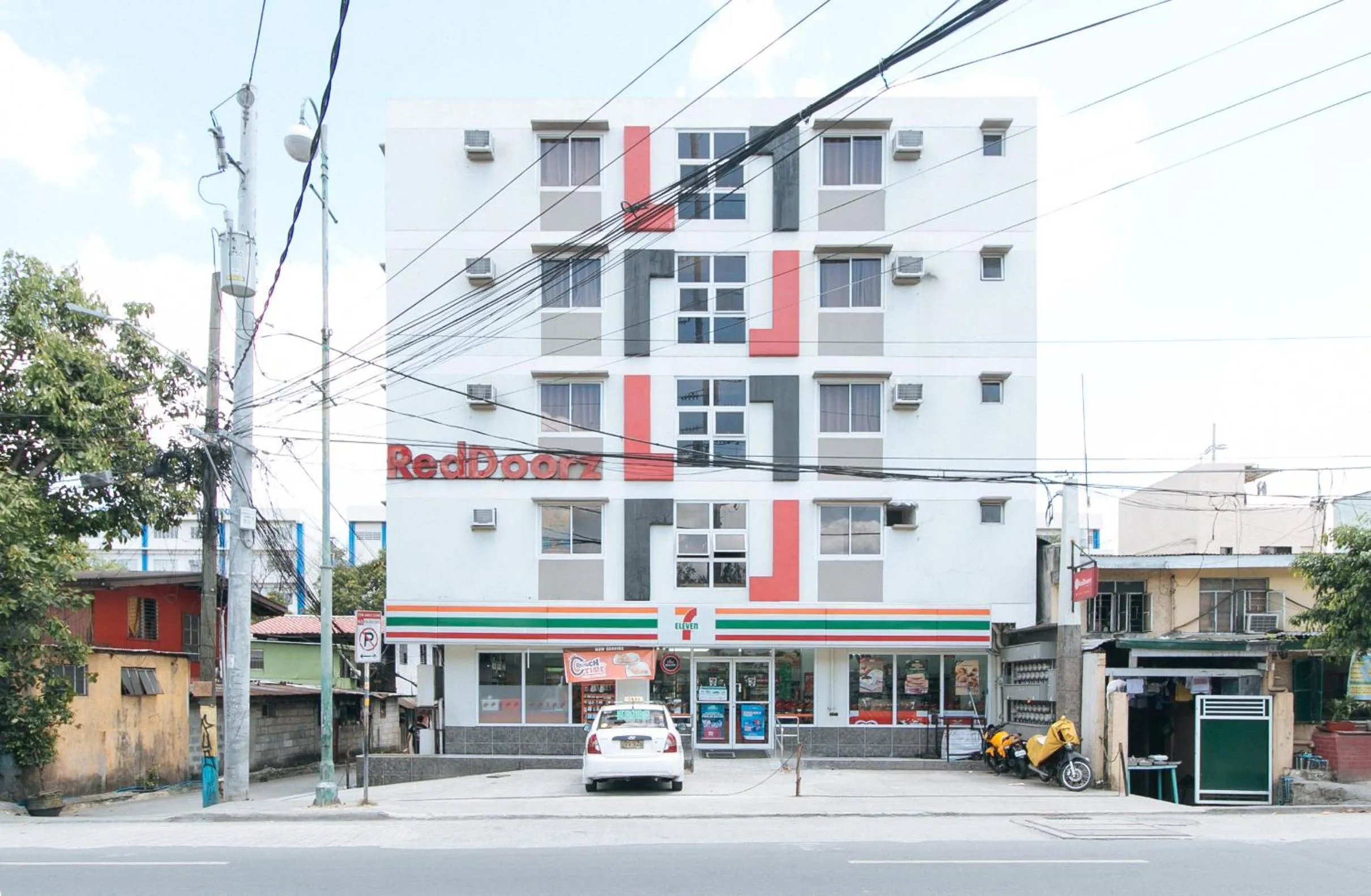 Property Building in RedDoorz near C5 Kalayaan Avenue Makati
