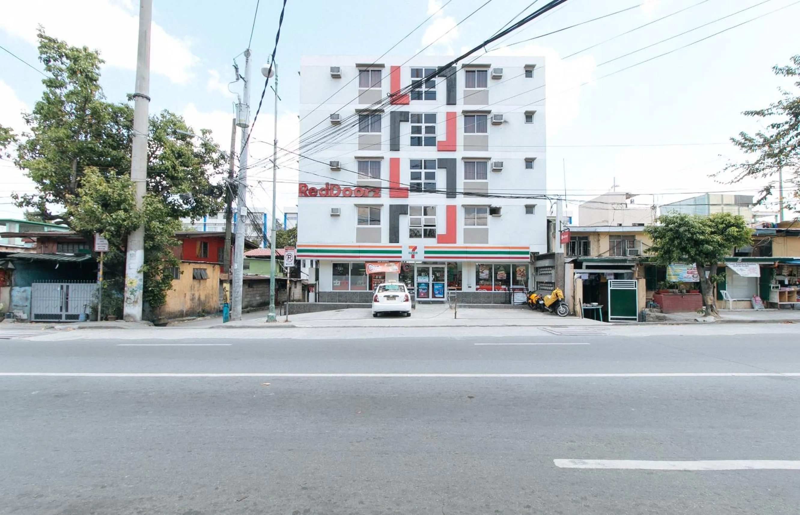 Property Building in RedDoorz near C5 Kalayaan Avenue Makati