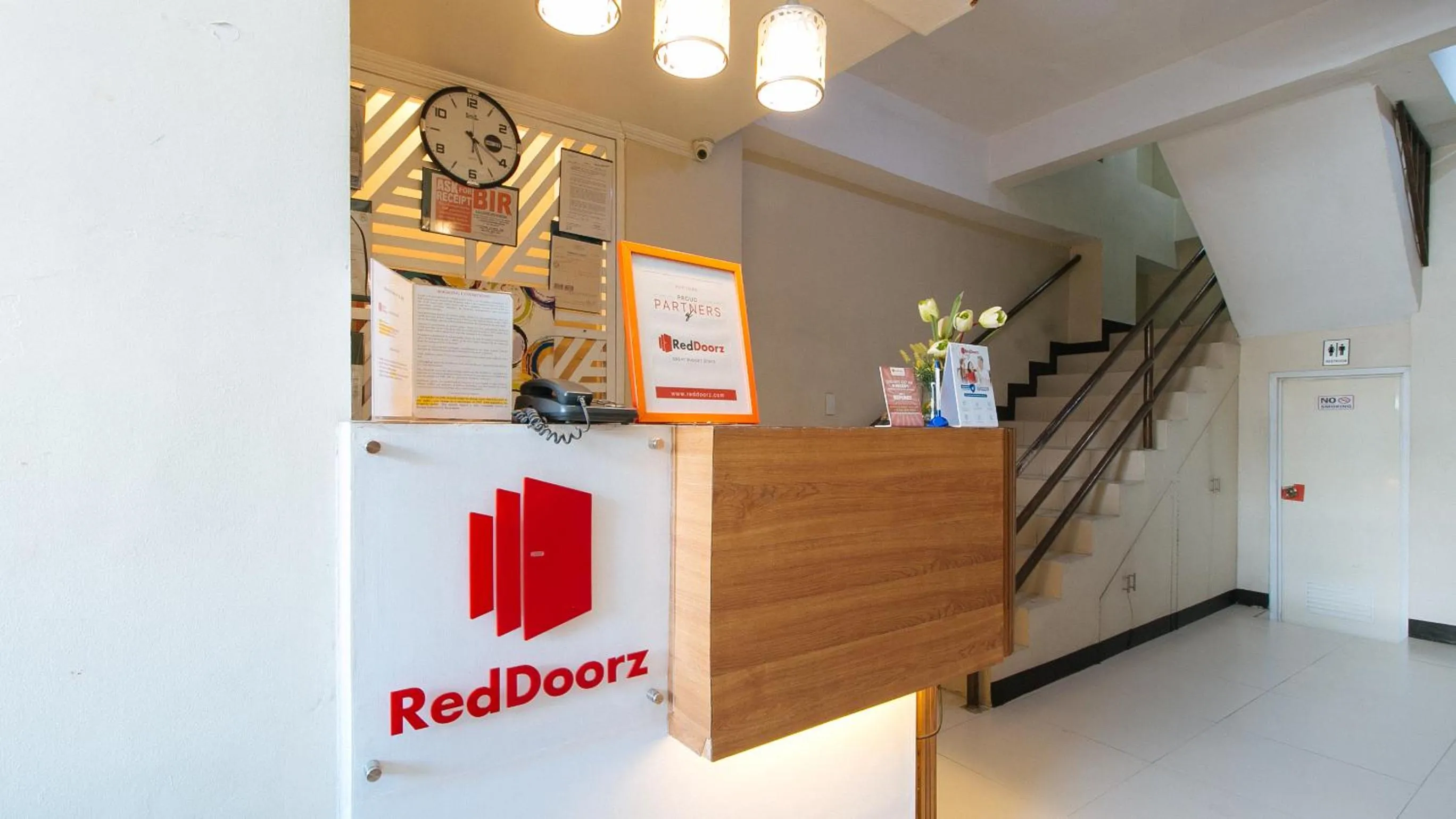 Lobby or reception in RedDoorz near C5 Kalayaan Avenue Makati