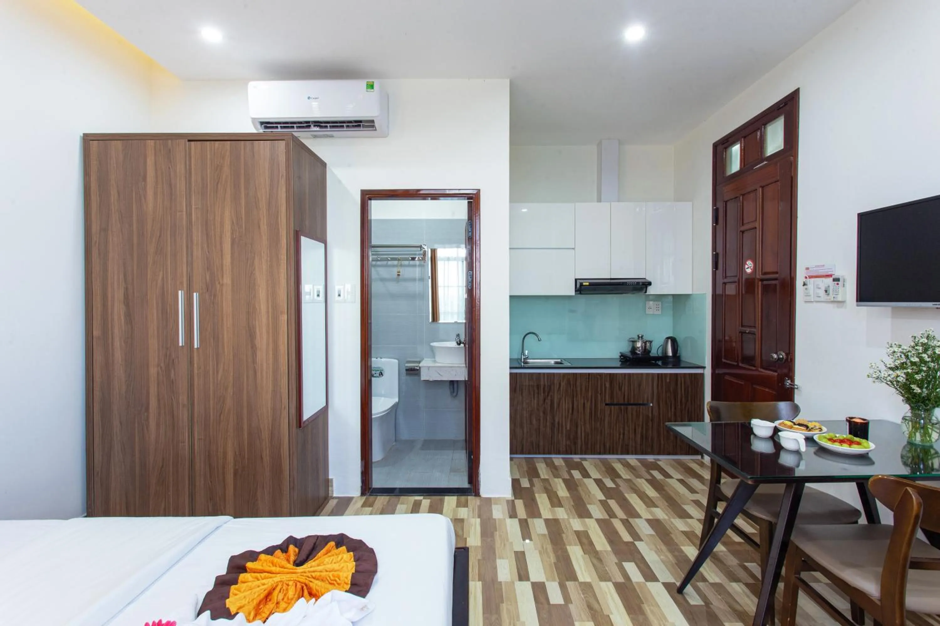 kitchen, Bed in Le House Hotel and Studio