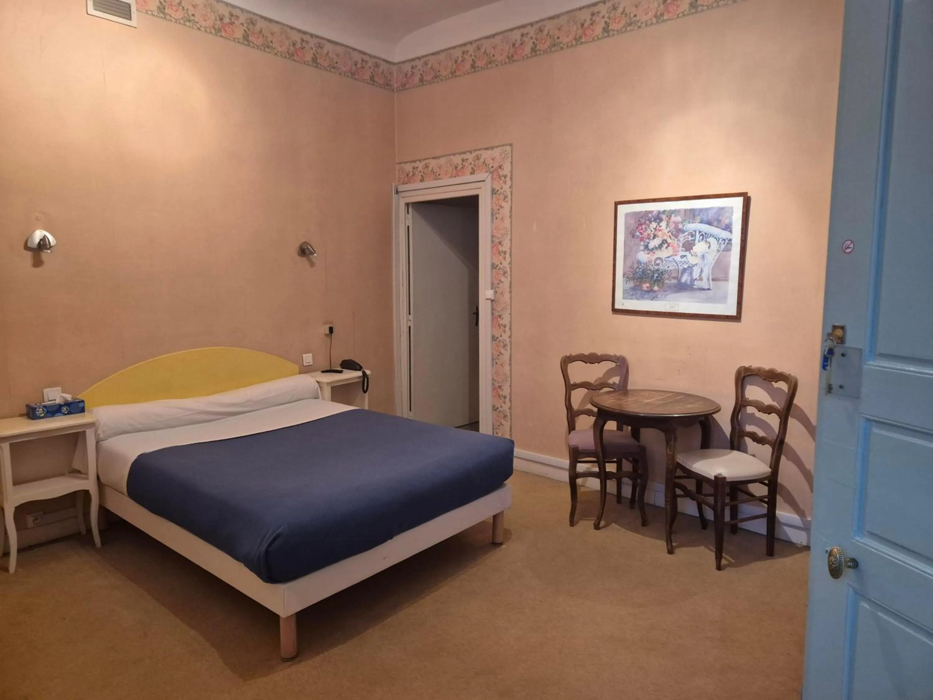 Bed in Hotel Saint Jean