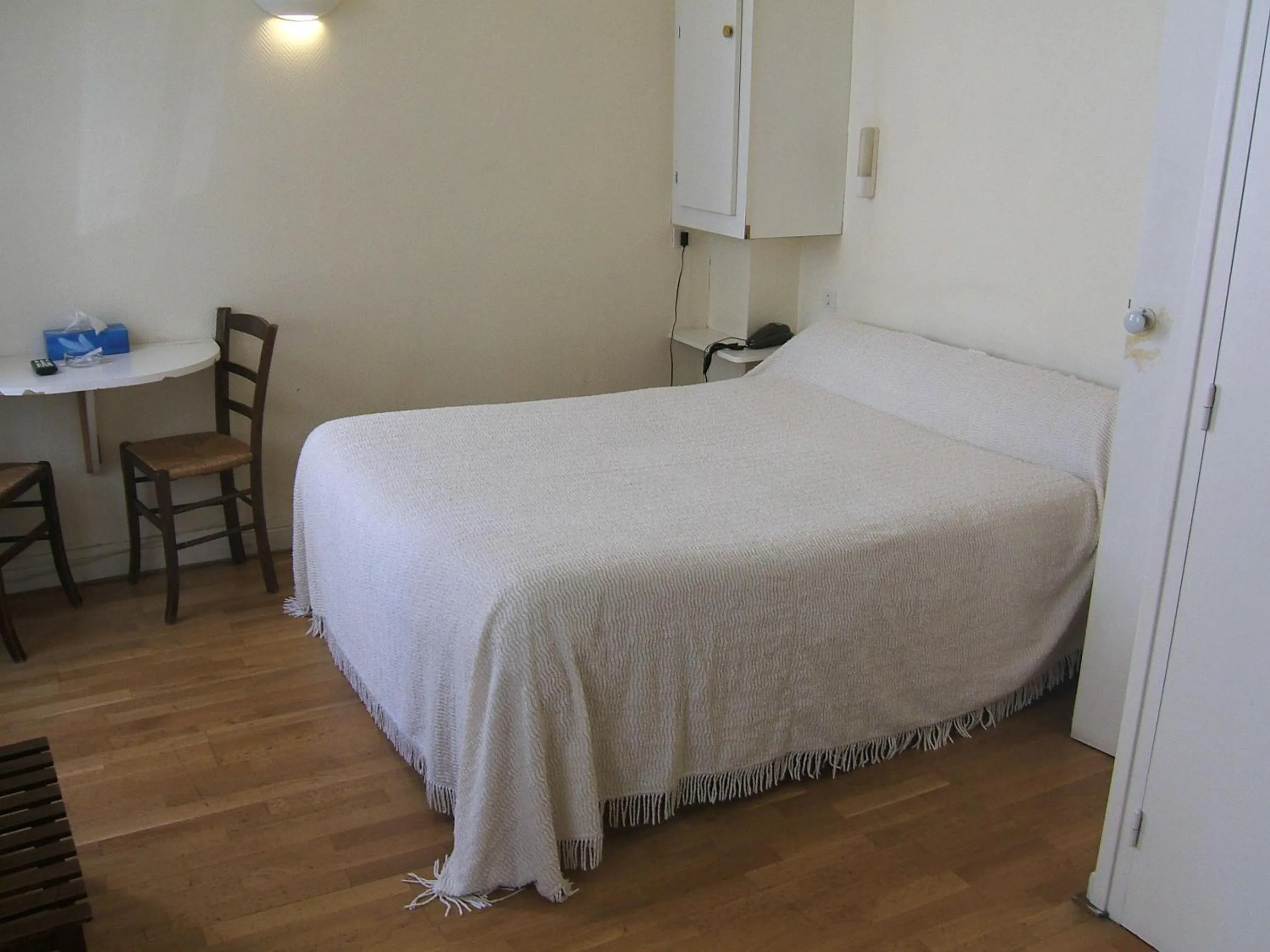 Bed in Hotel Saint Jean