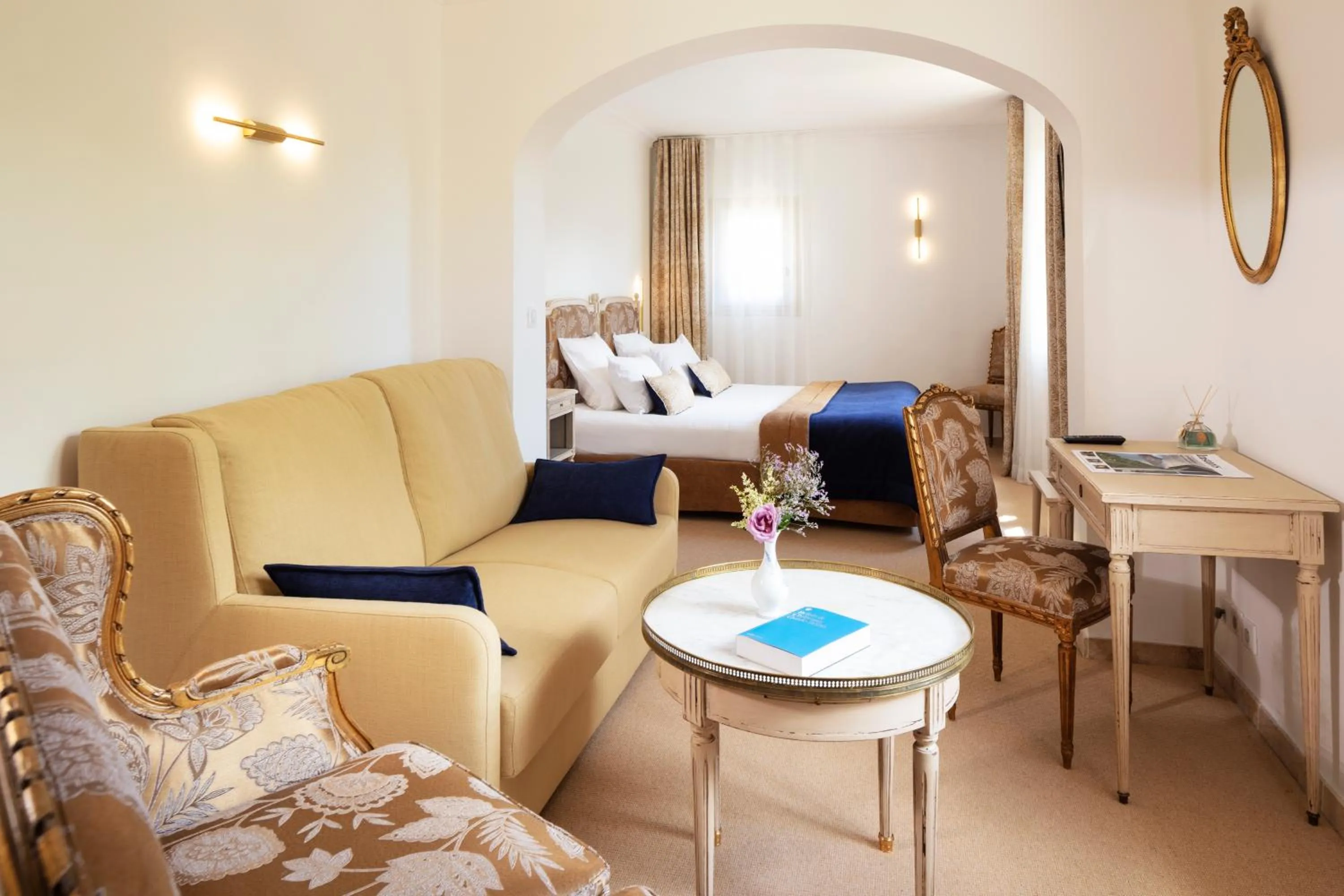 Bed in Relais et Chateaux La Bonne Étape