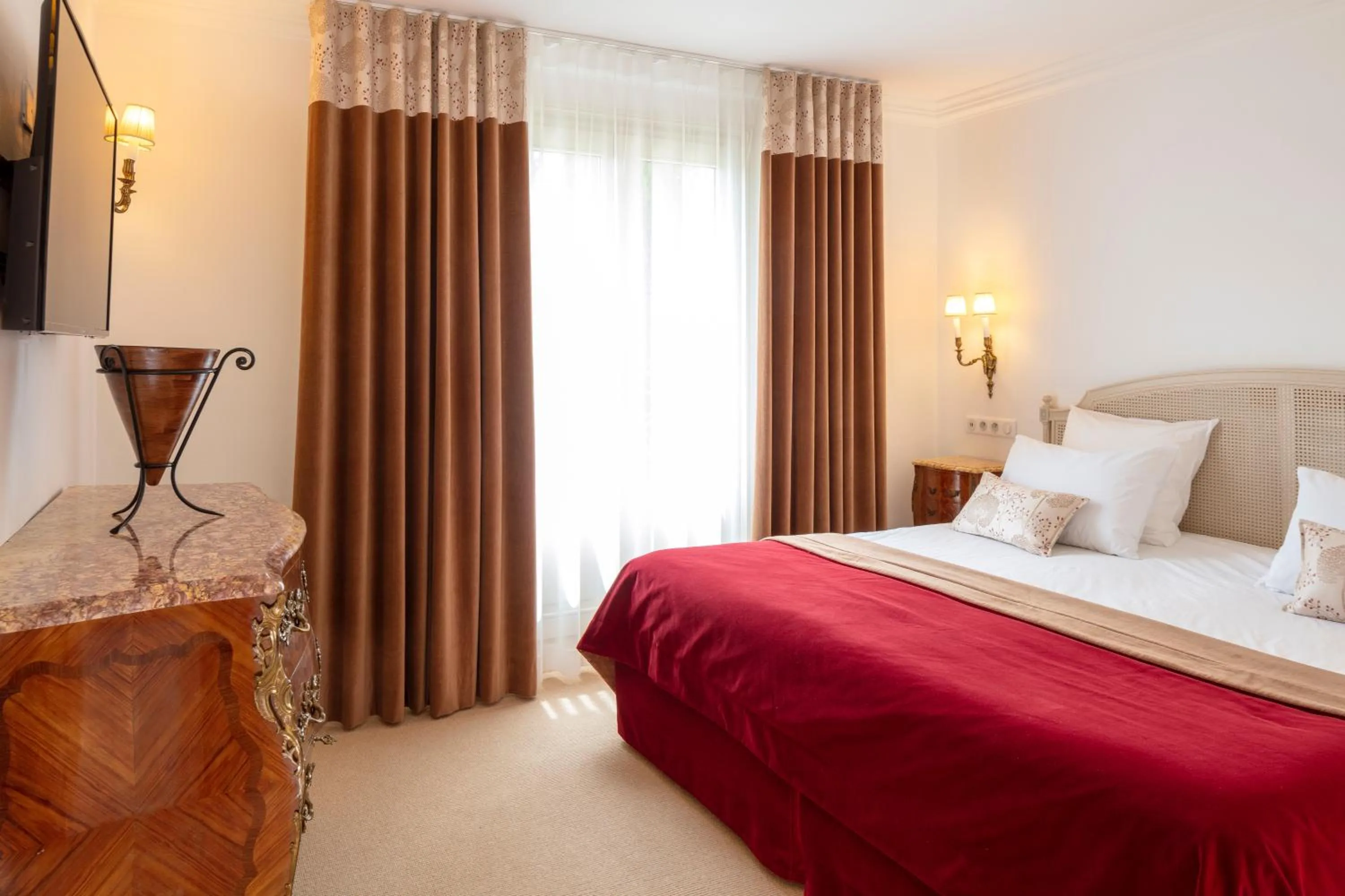 Bed in Relais et Chateaux La Bonne Étape