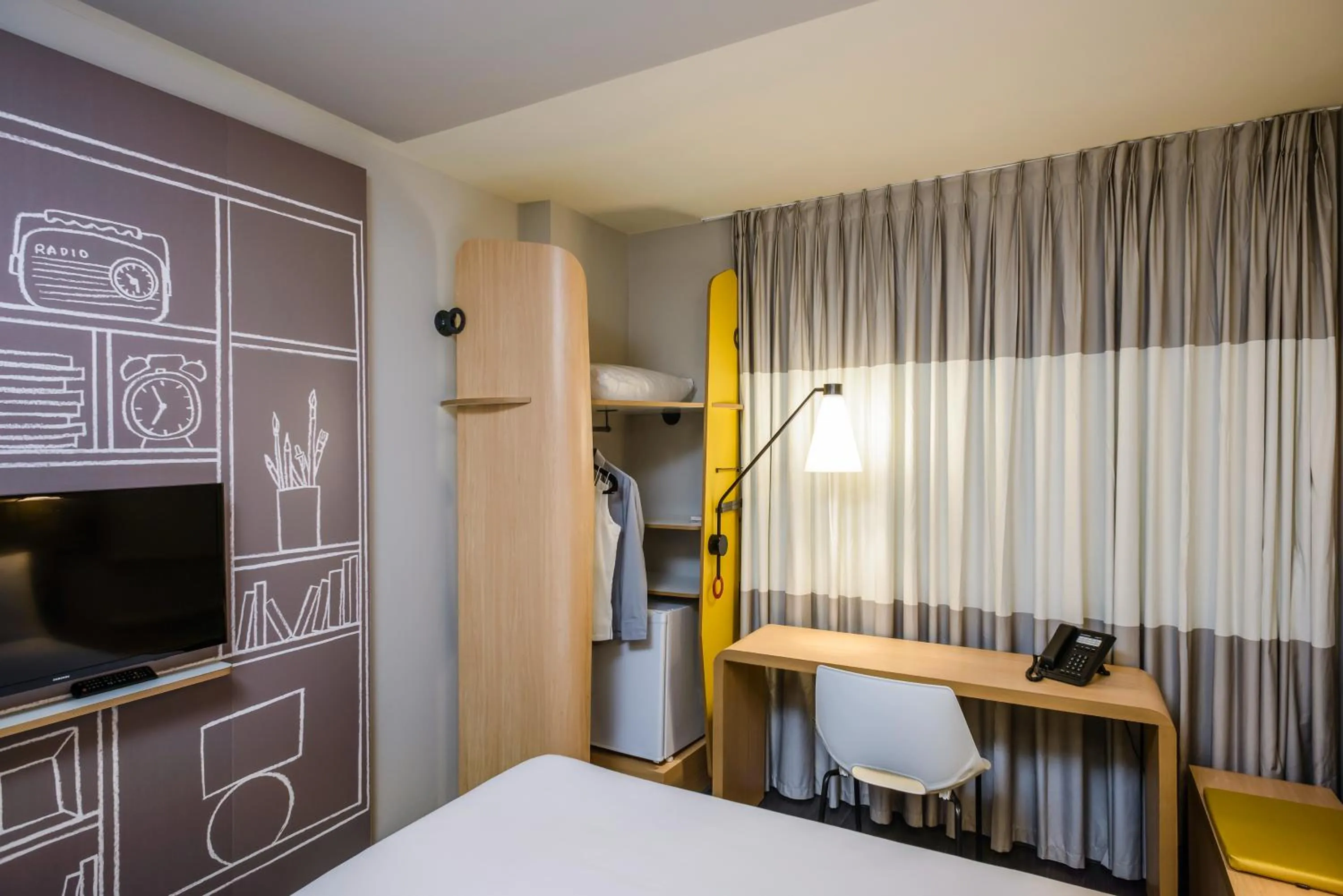 Bedroom, Bed in ibis Paris Place d’Italie 13ème