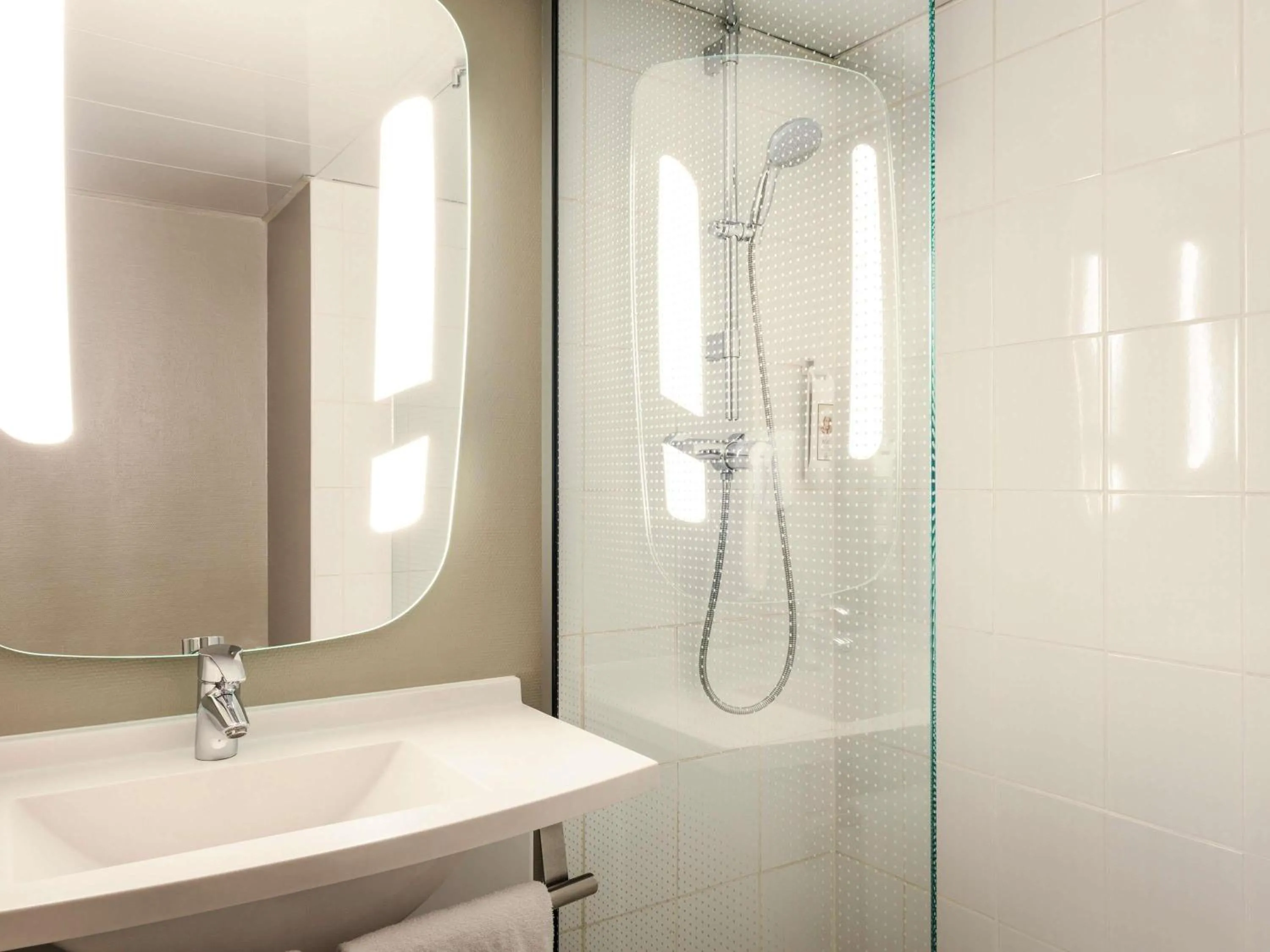 Bedroom in ibis Paris Place d’Italie 13ème