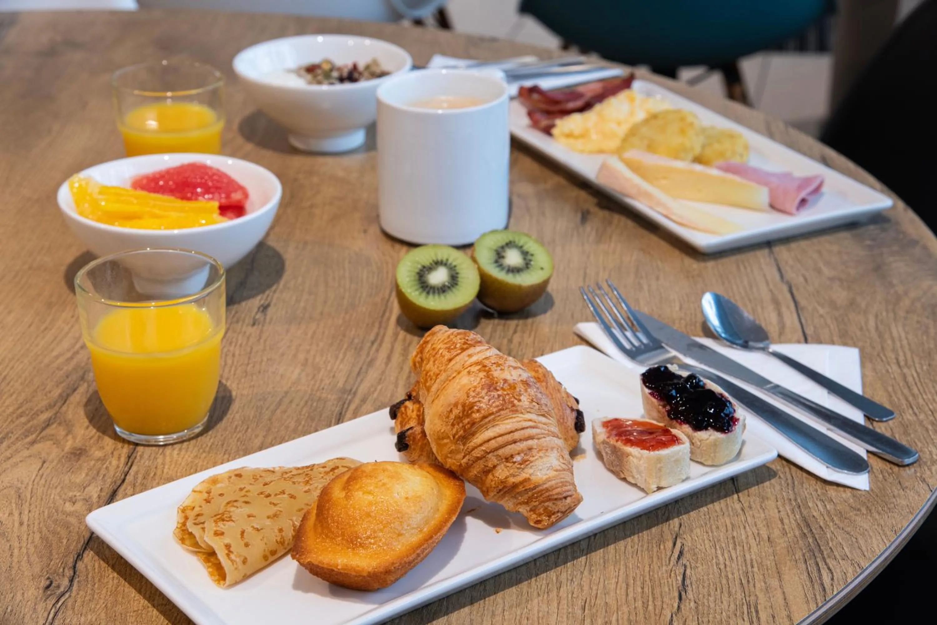 Buffet breakfast in ibis Paris Gare du Nord Château Landon 10ème