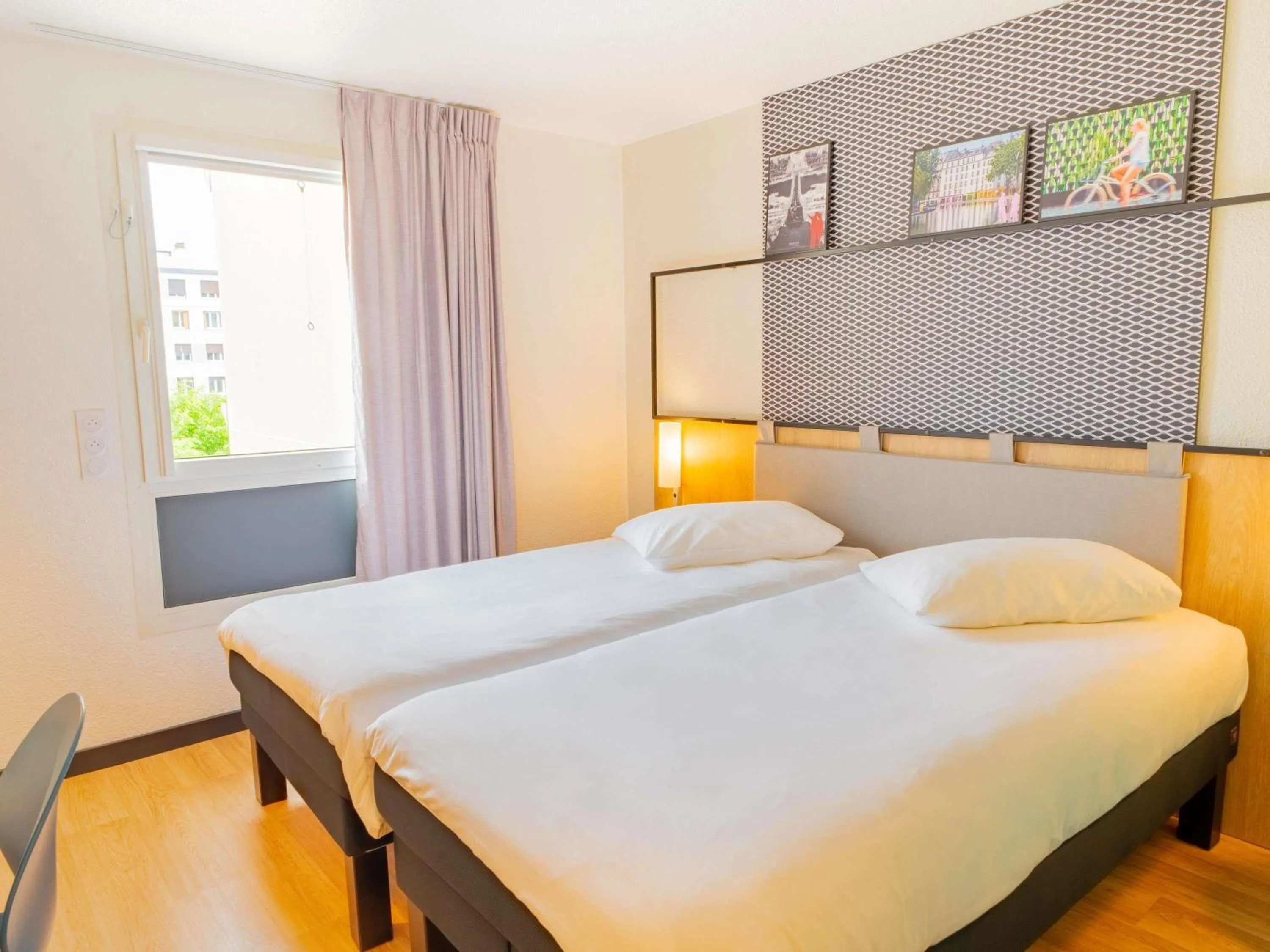 Bedroom, Bed in ibis Paris Vanves Parc des Expositions