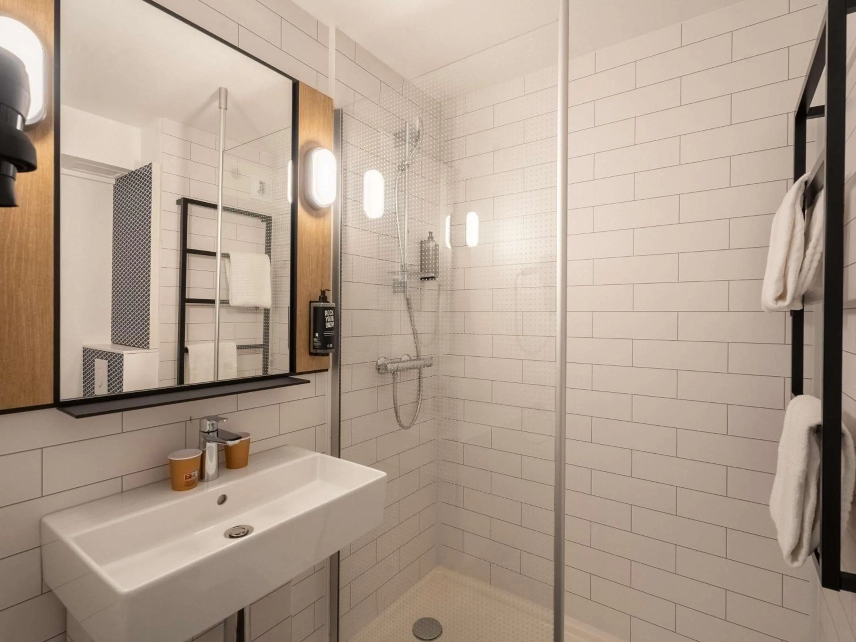 Bedroom in ibis Paris Vanves Parc des Expositions