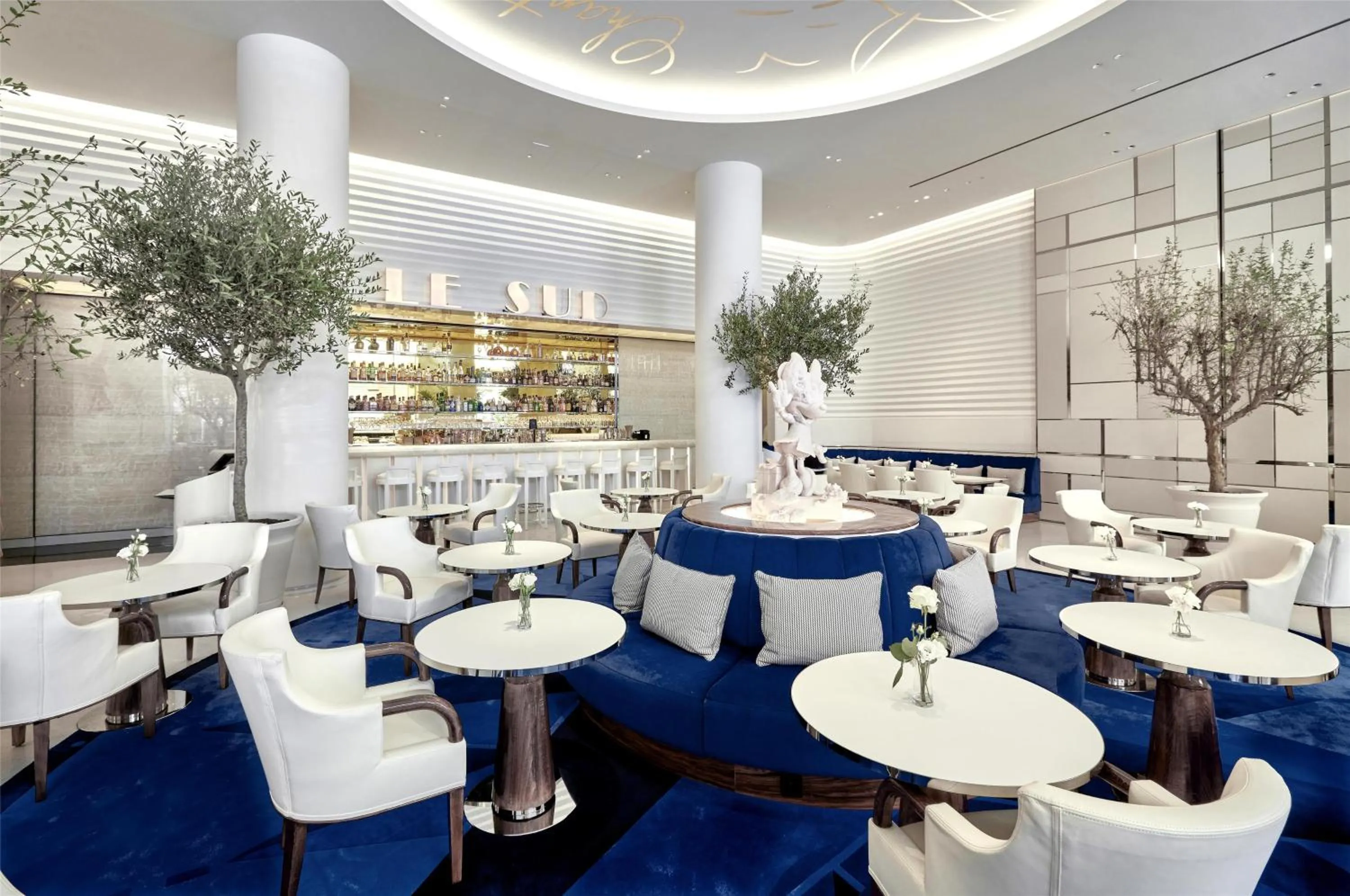 Lounge or bar in Hôtel Martinez, in The Unbound Collection by Hyatt