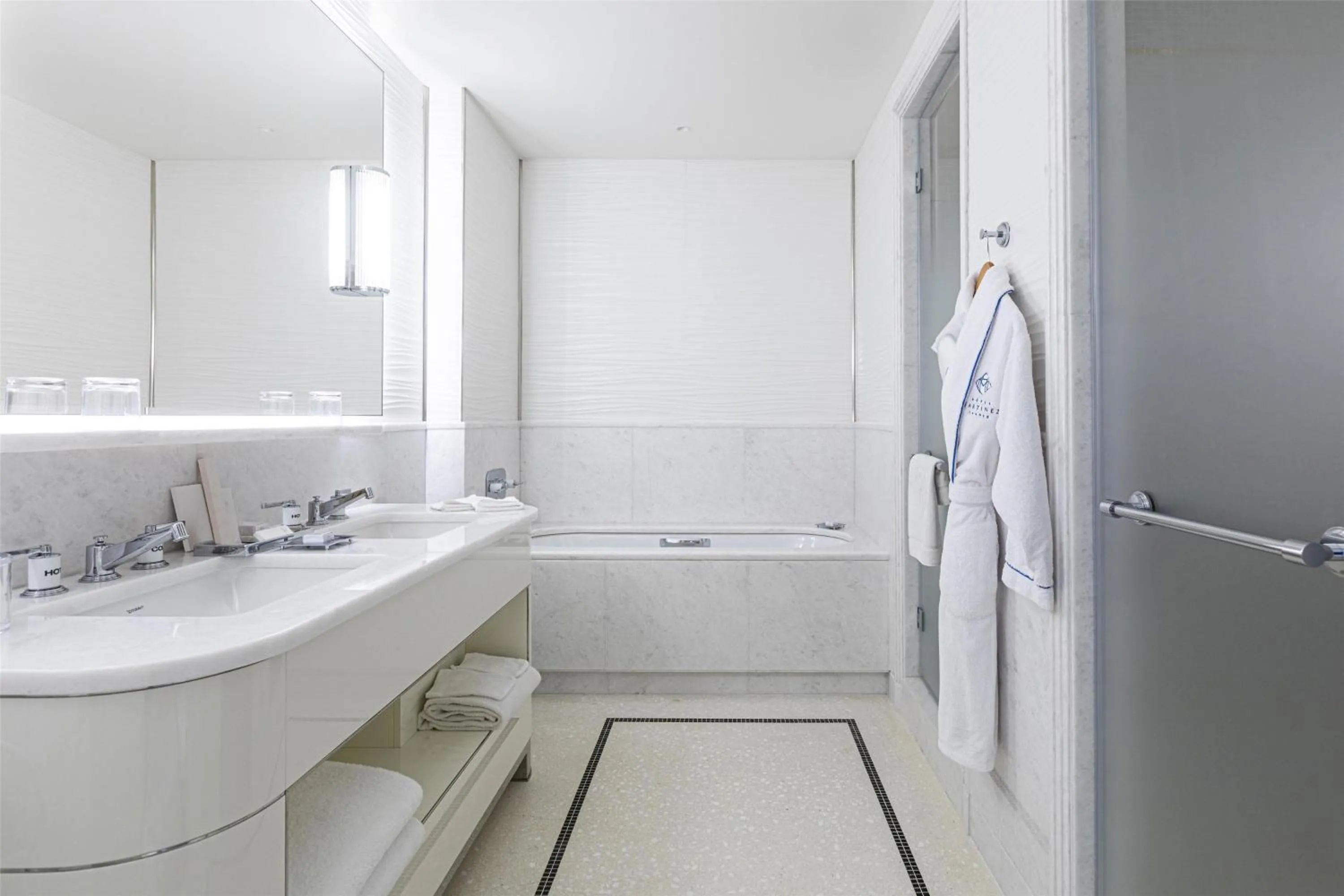 Bathroom in Hôtel Martinez, in The Unbound Collection by Hyatt