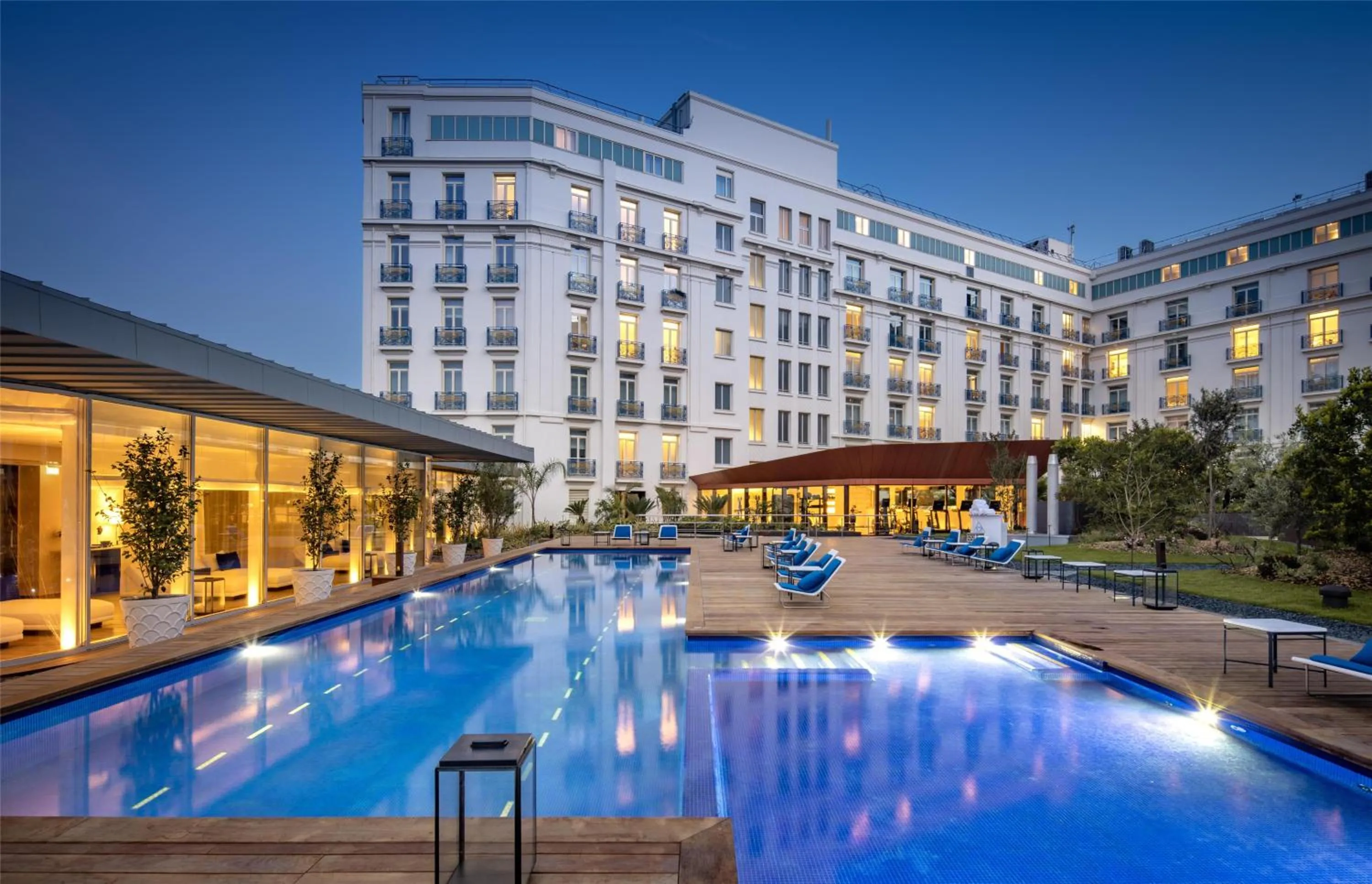 Swimming pool in Hôtel Martinez, in The Unbound Collection by Hyatt