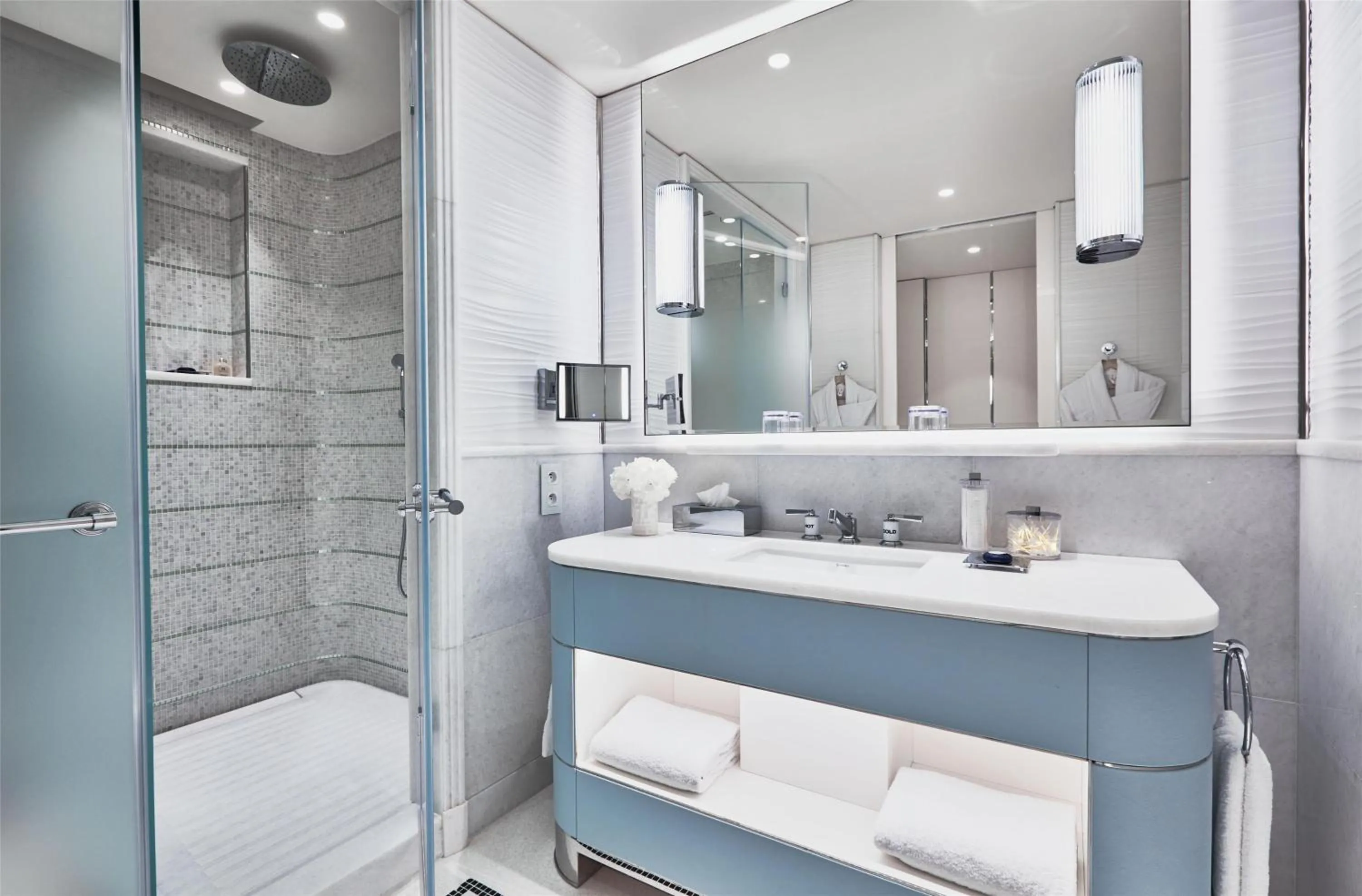 Bathroom in Hôtel Martinez, in The Unbound Collection by Hyatt