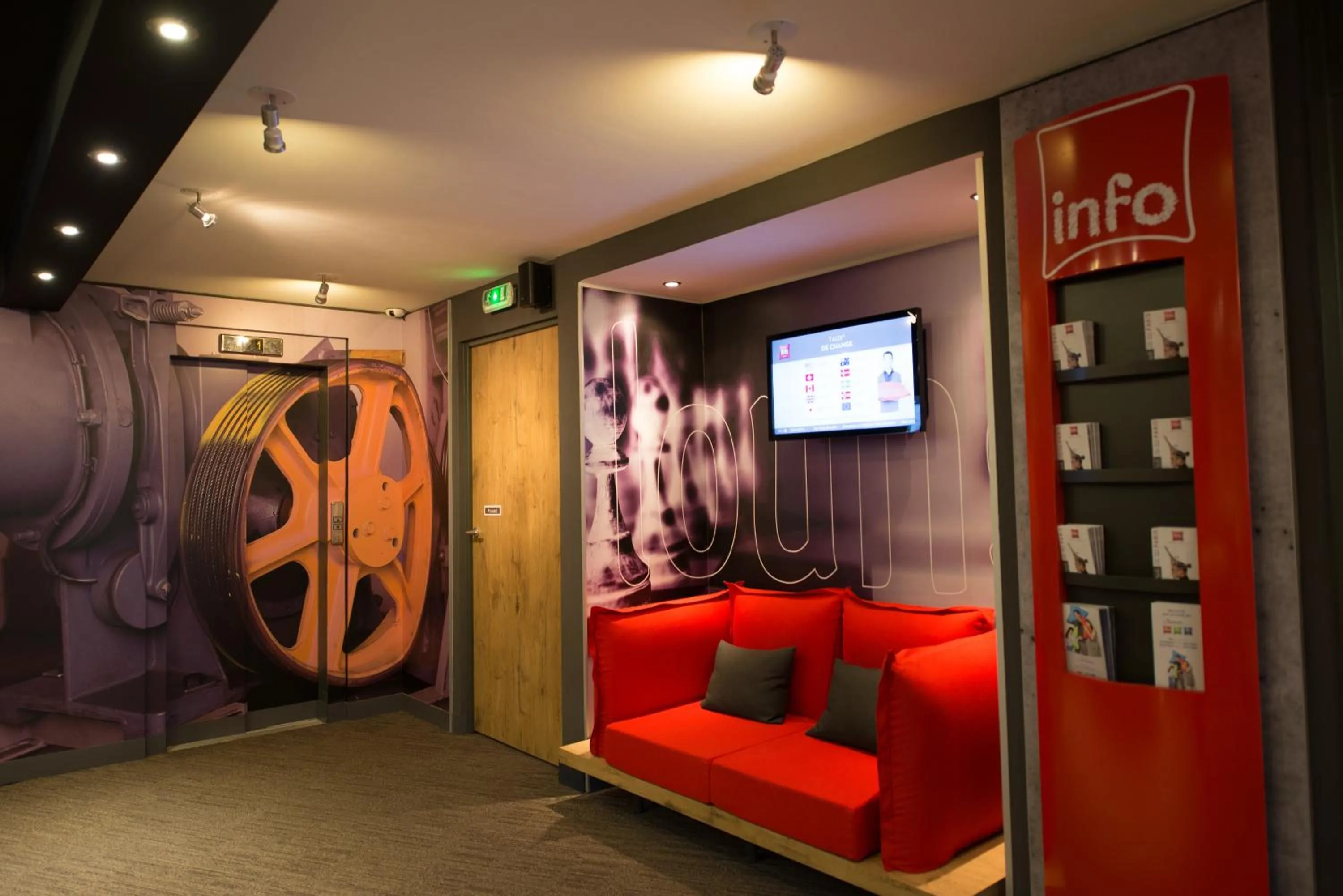 Lobby or reception in ibis Paris Brancion Parc des Expositions 15ème