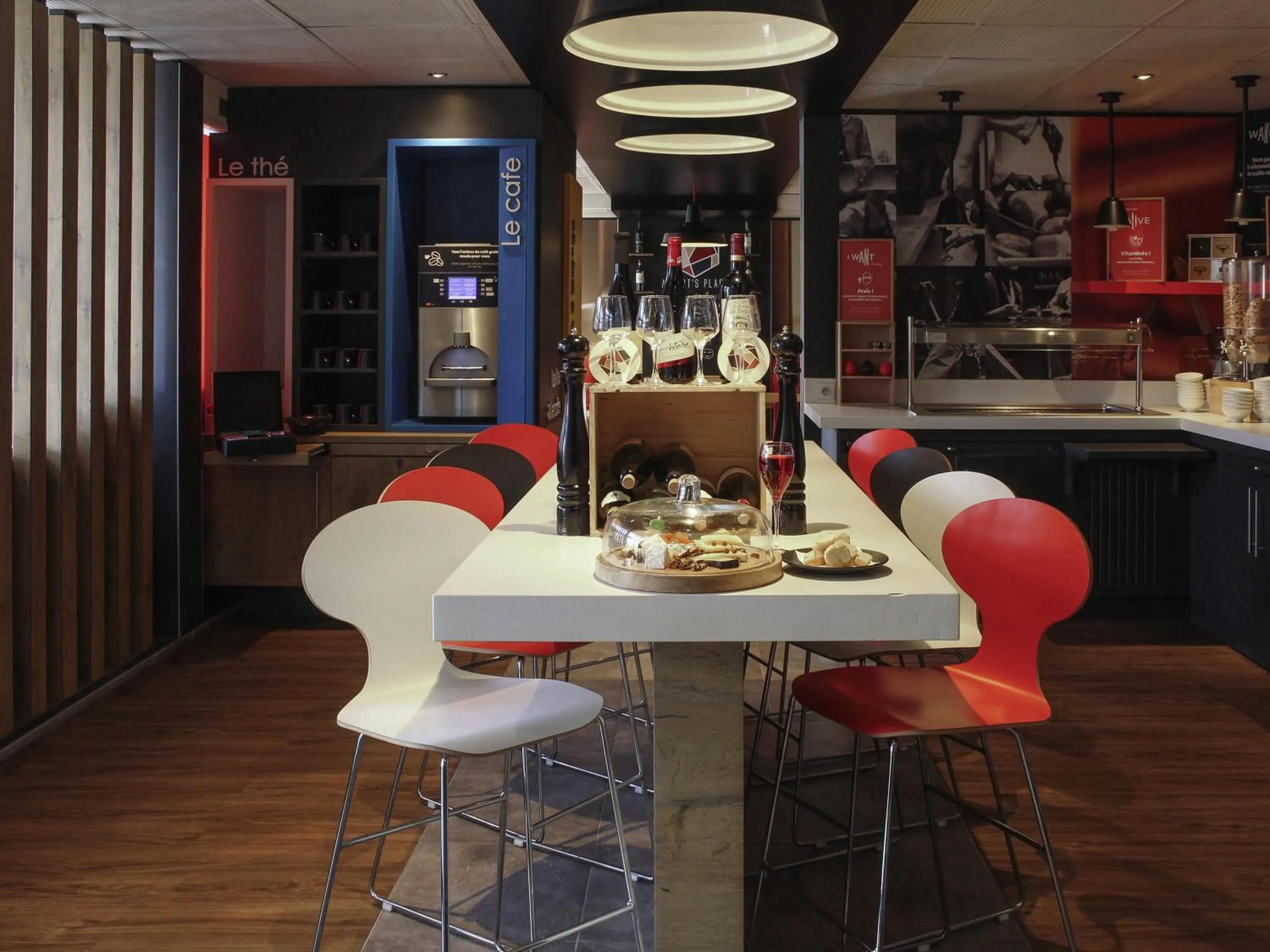 Restaurant/places to eat in ibis Paris Gennevilliers
