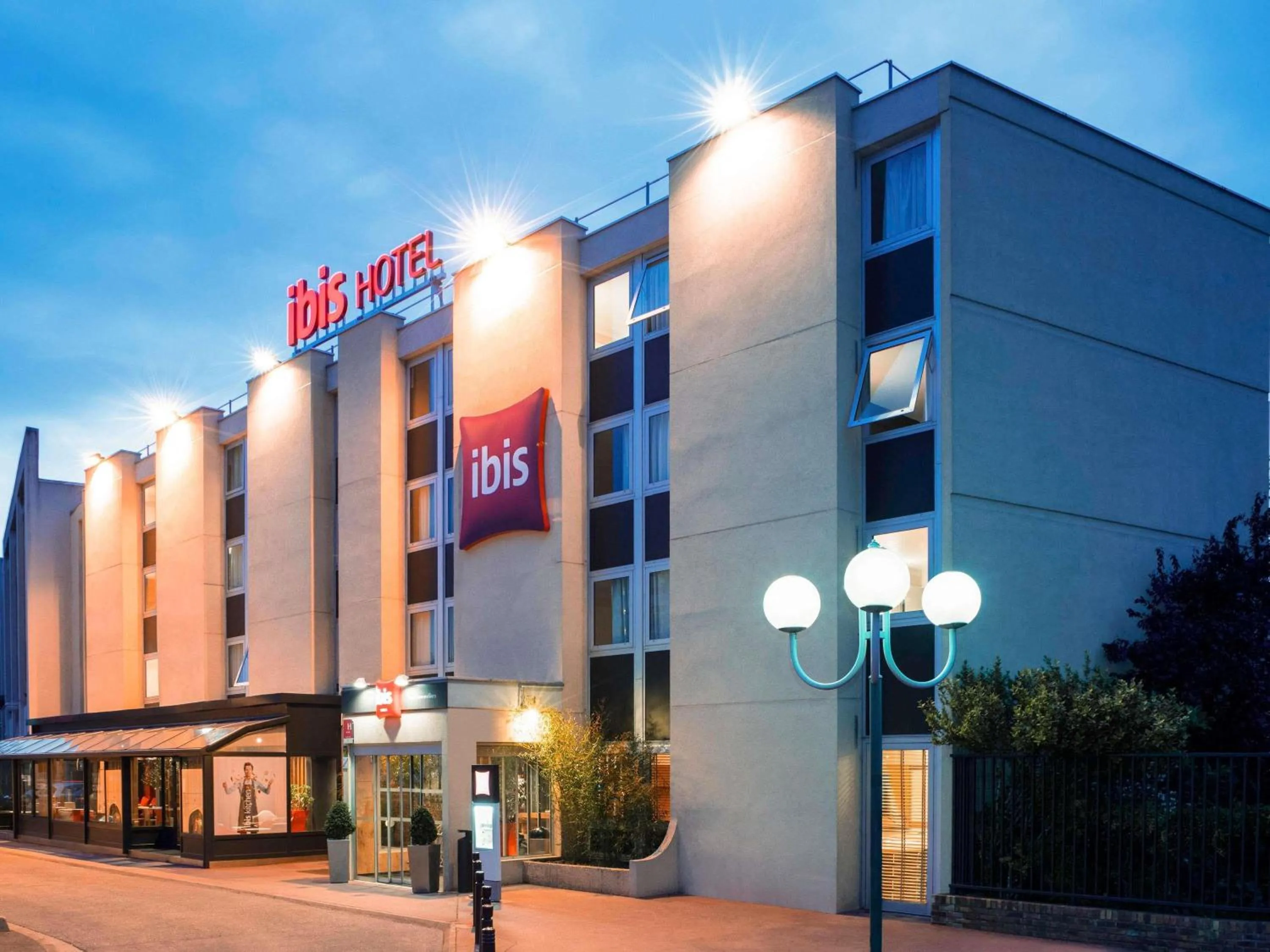 Property building in ibis Paris Gennevilliers