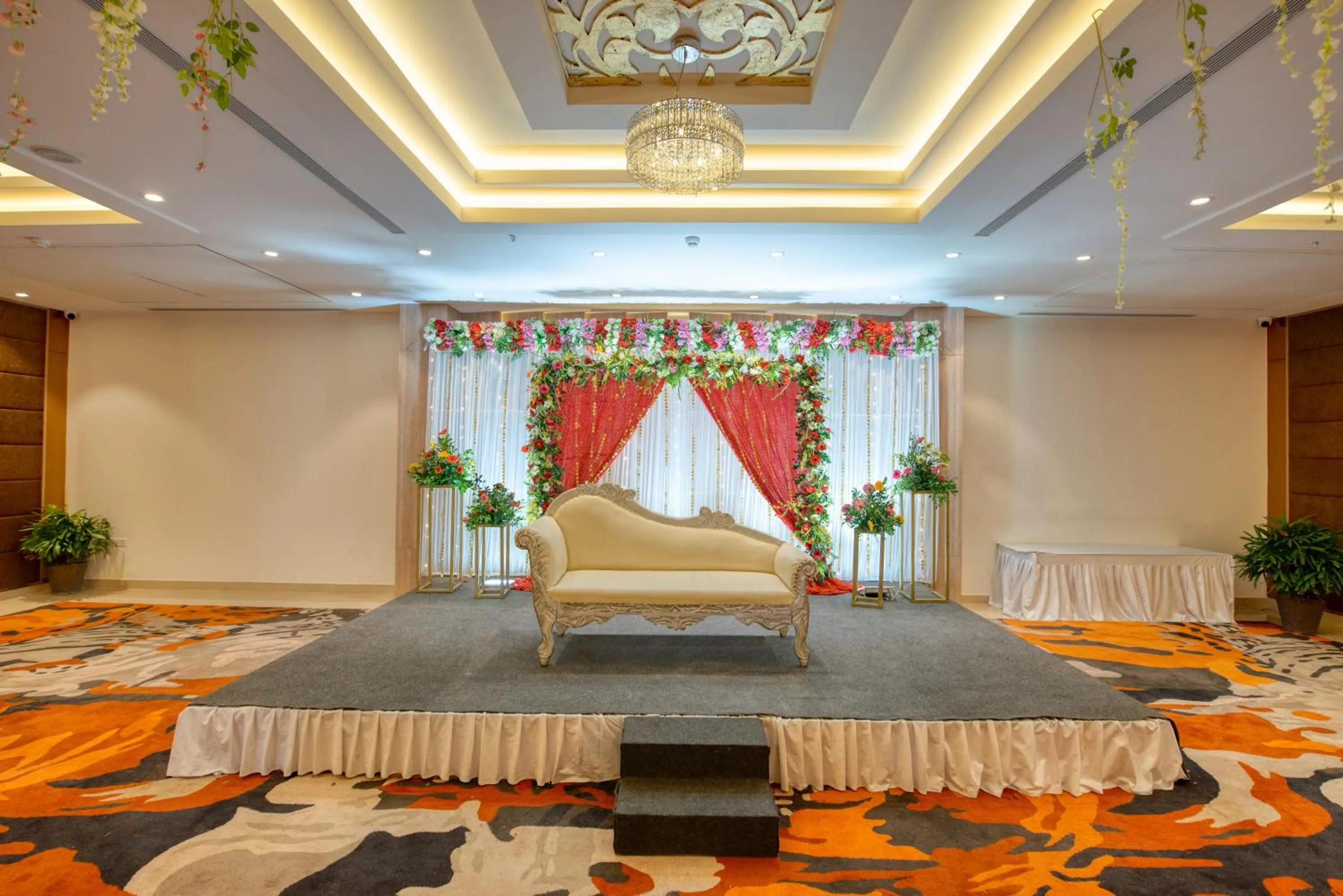 Hotel Deep Clarks Inn Lucknow