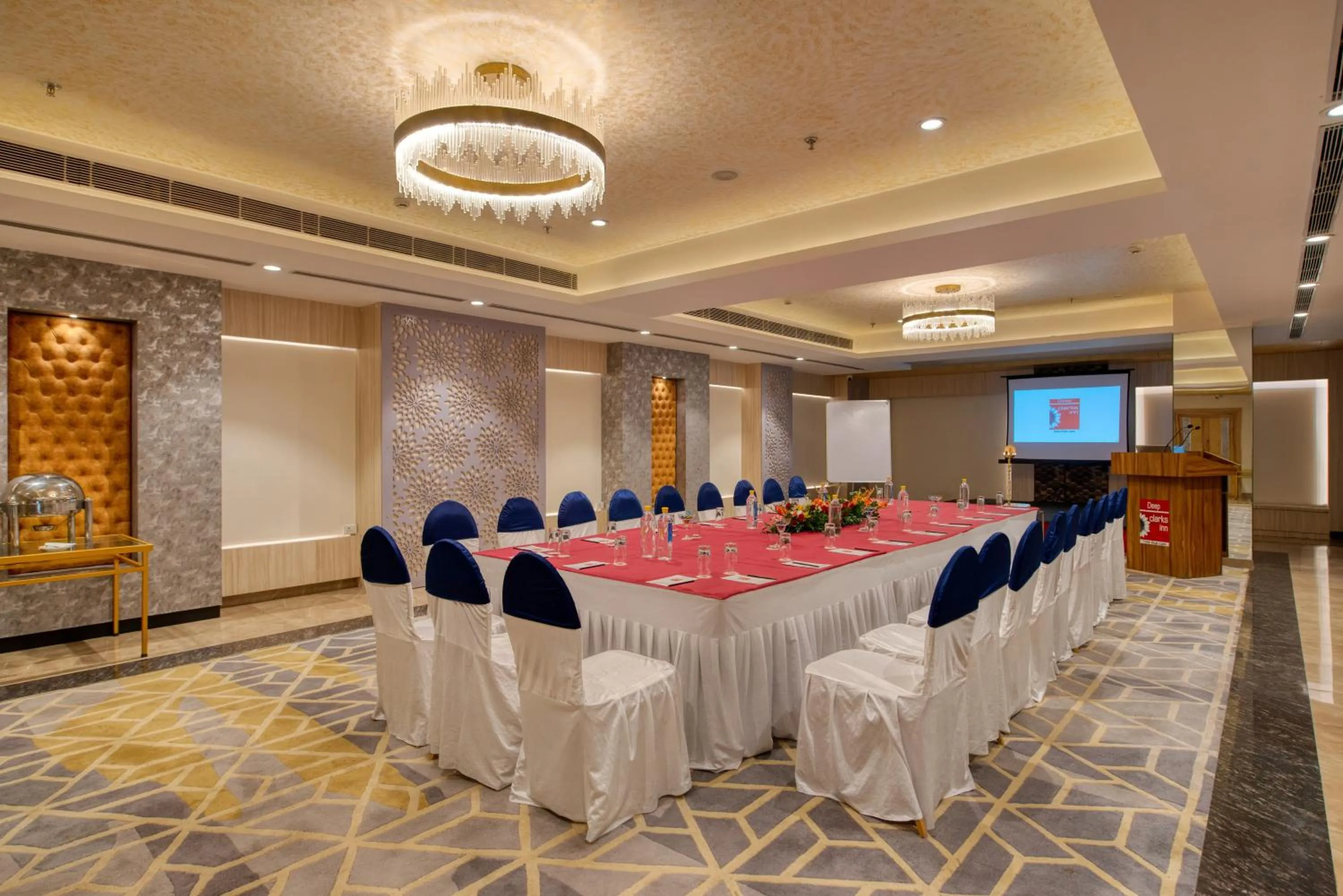 Hotel Deep Clarks Inn Lucknow