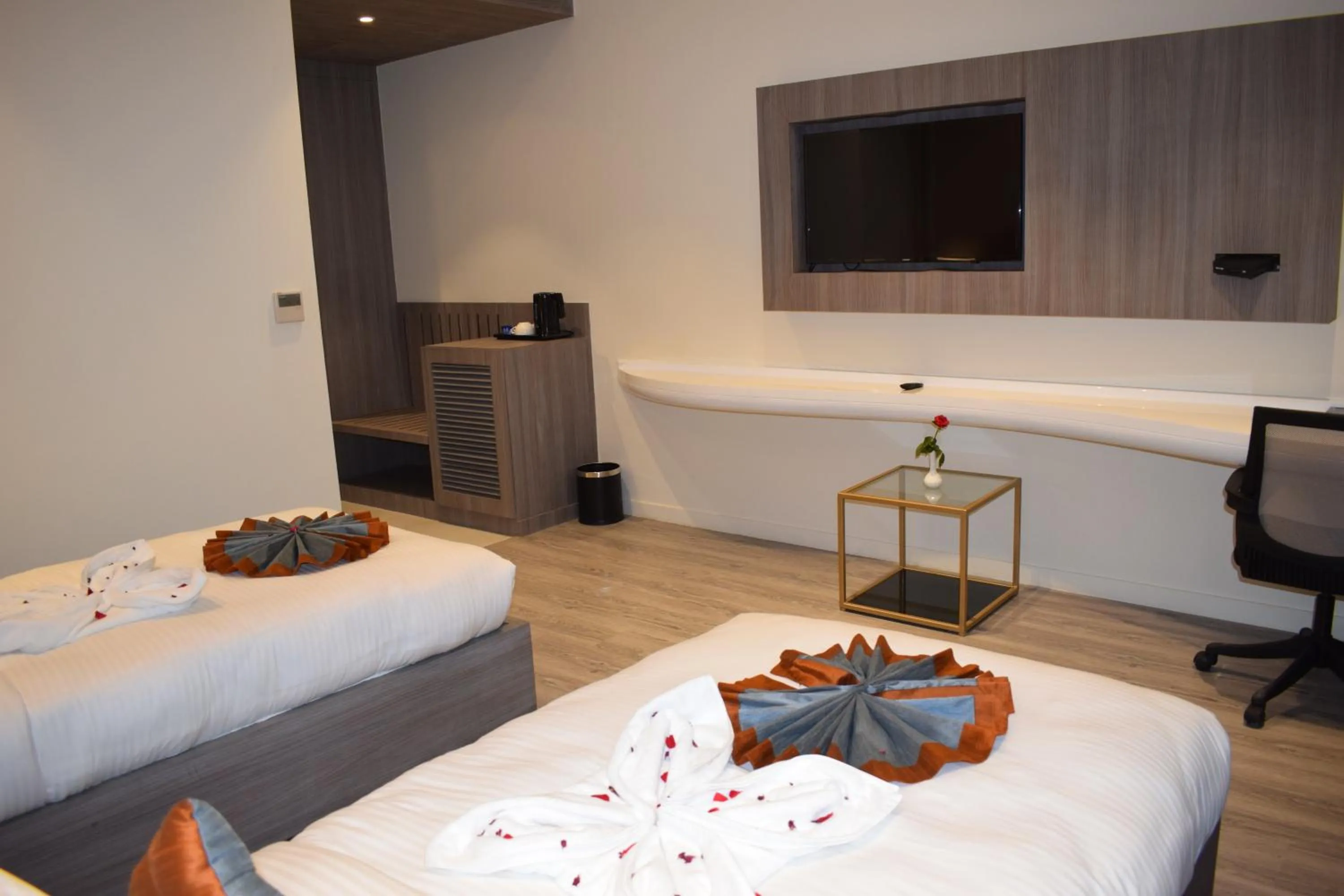 Communal lounge/ TV room, Bed in Hotel Deep Clarks Inn Lucknow