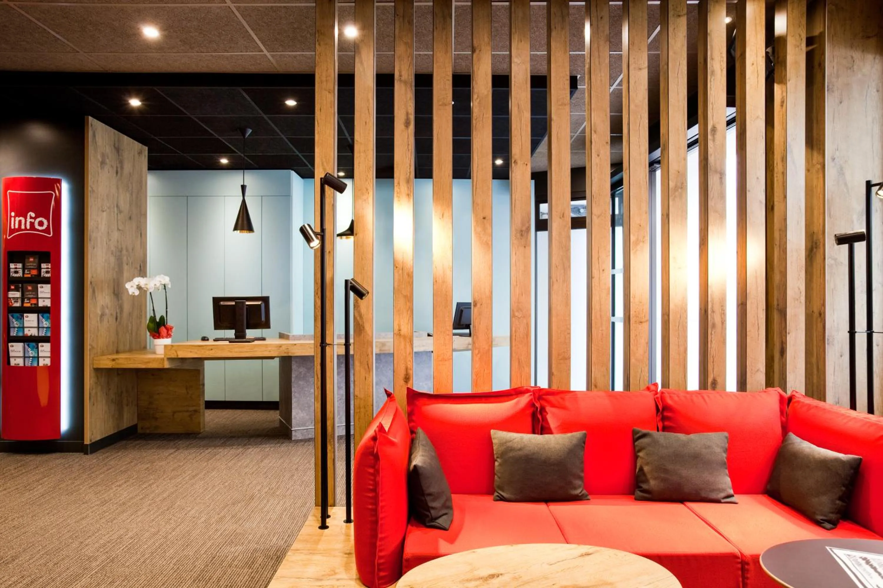 Lobby or reception in ibis Paris Gare De L'Est TGV