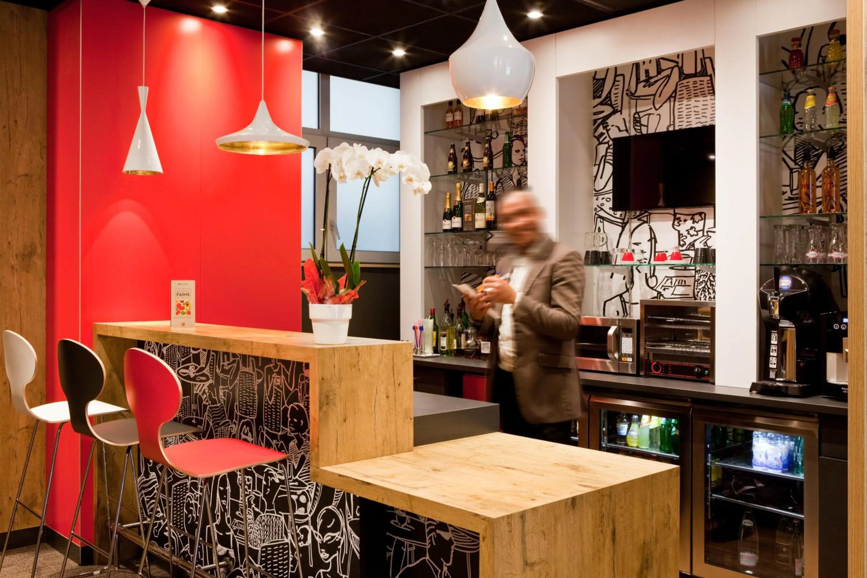 Lounge or bar in ibis Paris Gare De L'Est TGV
