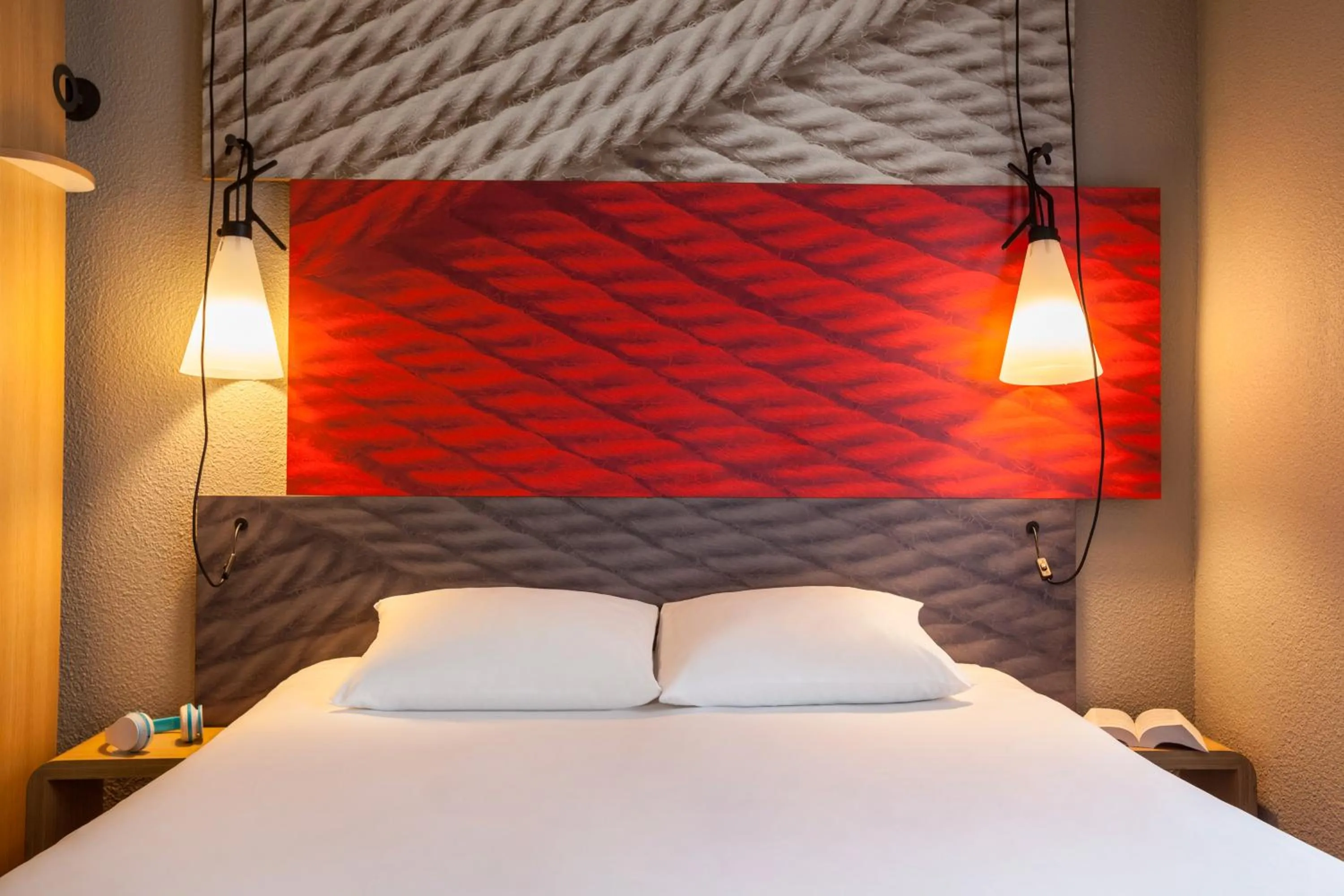 Bedroom, Bed in ibis Paris Gare De L'Est TGV