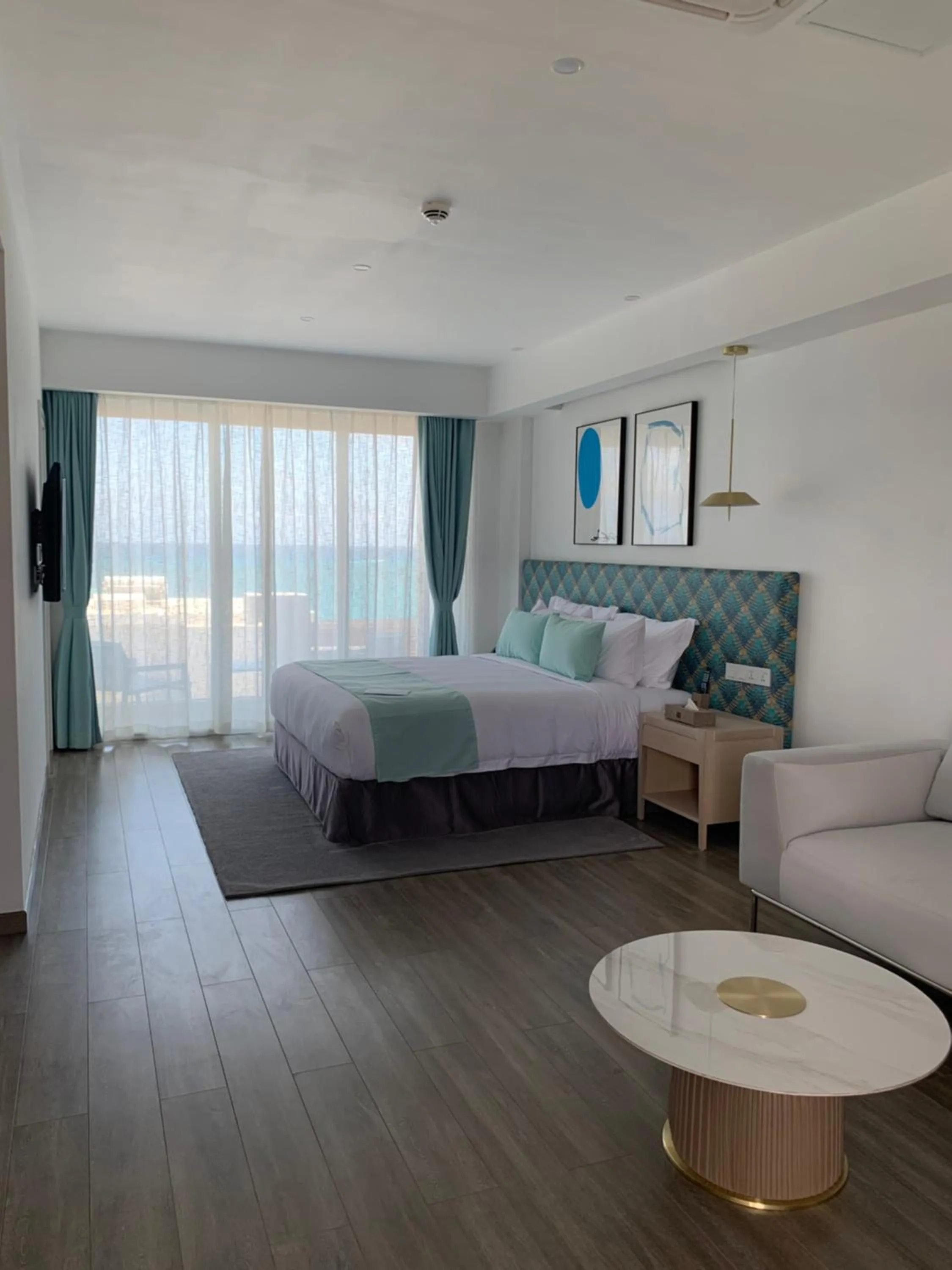 View (from property/room), Bed in Ocean V Hotel