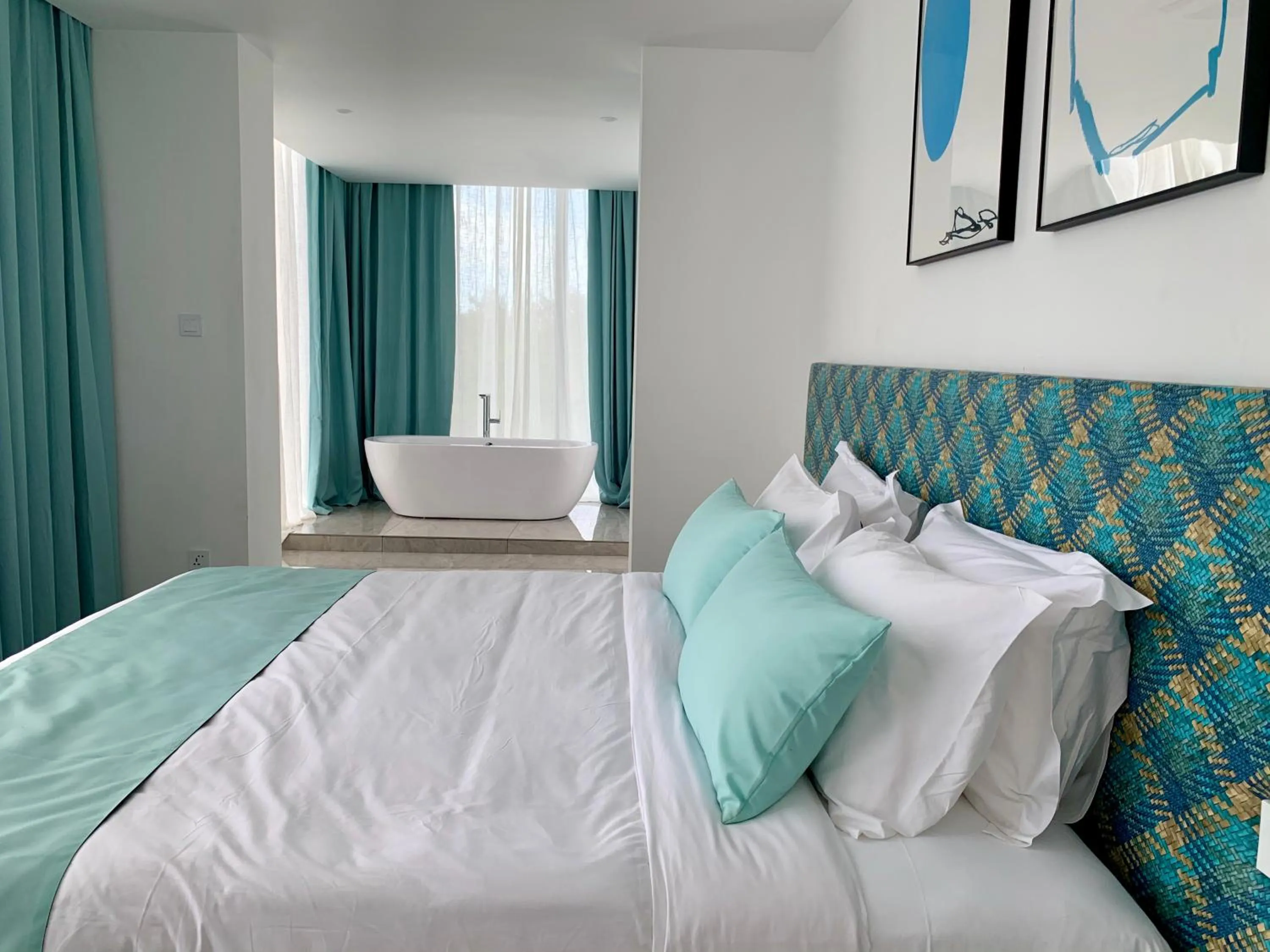 Bed in Ocean V Hotel