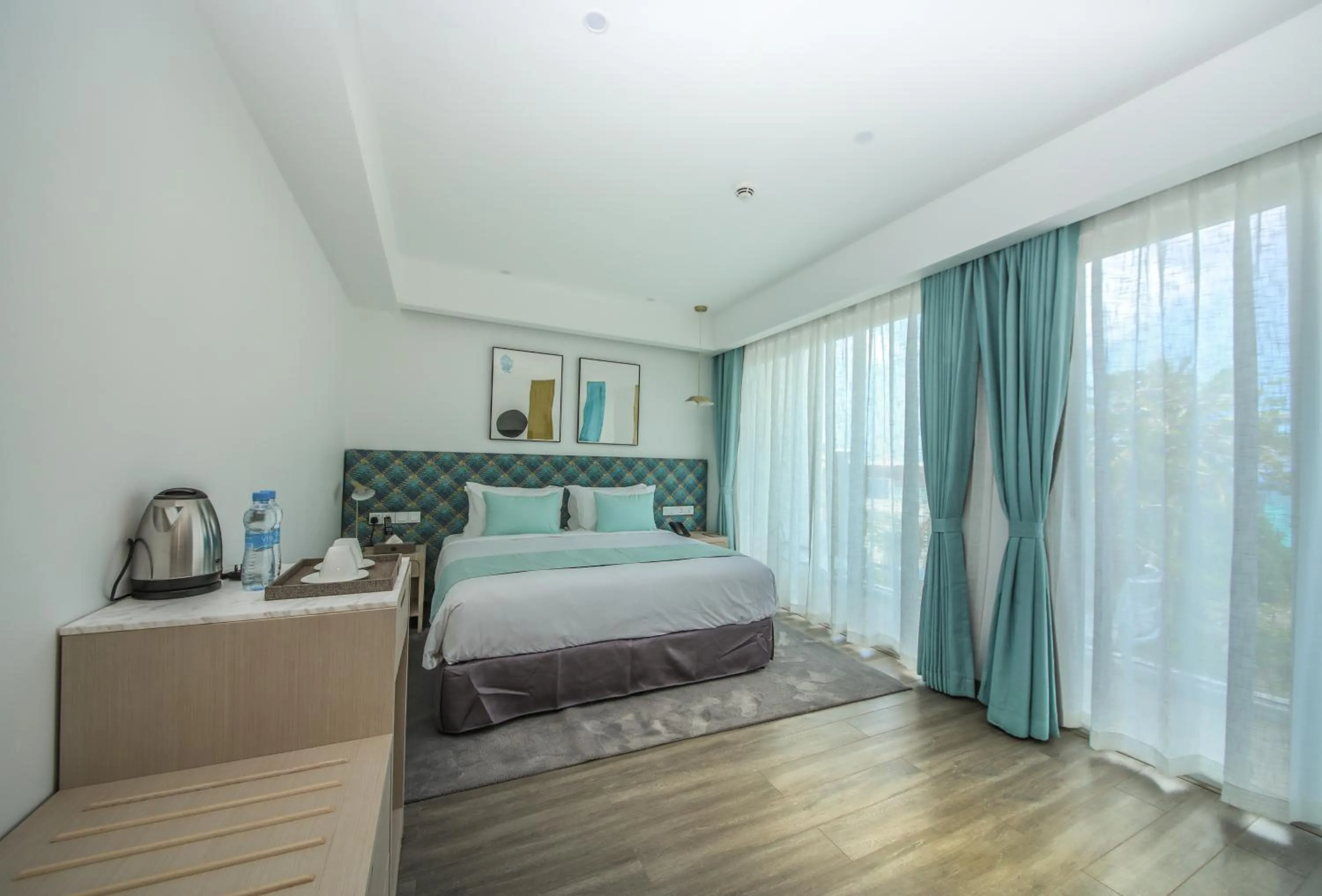 Bed in Ocean V Hotel