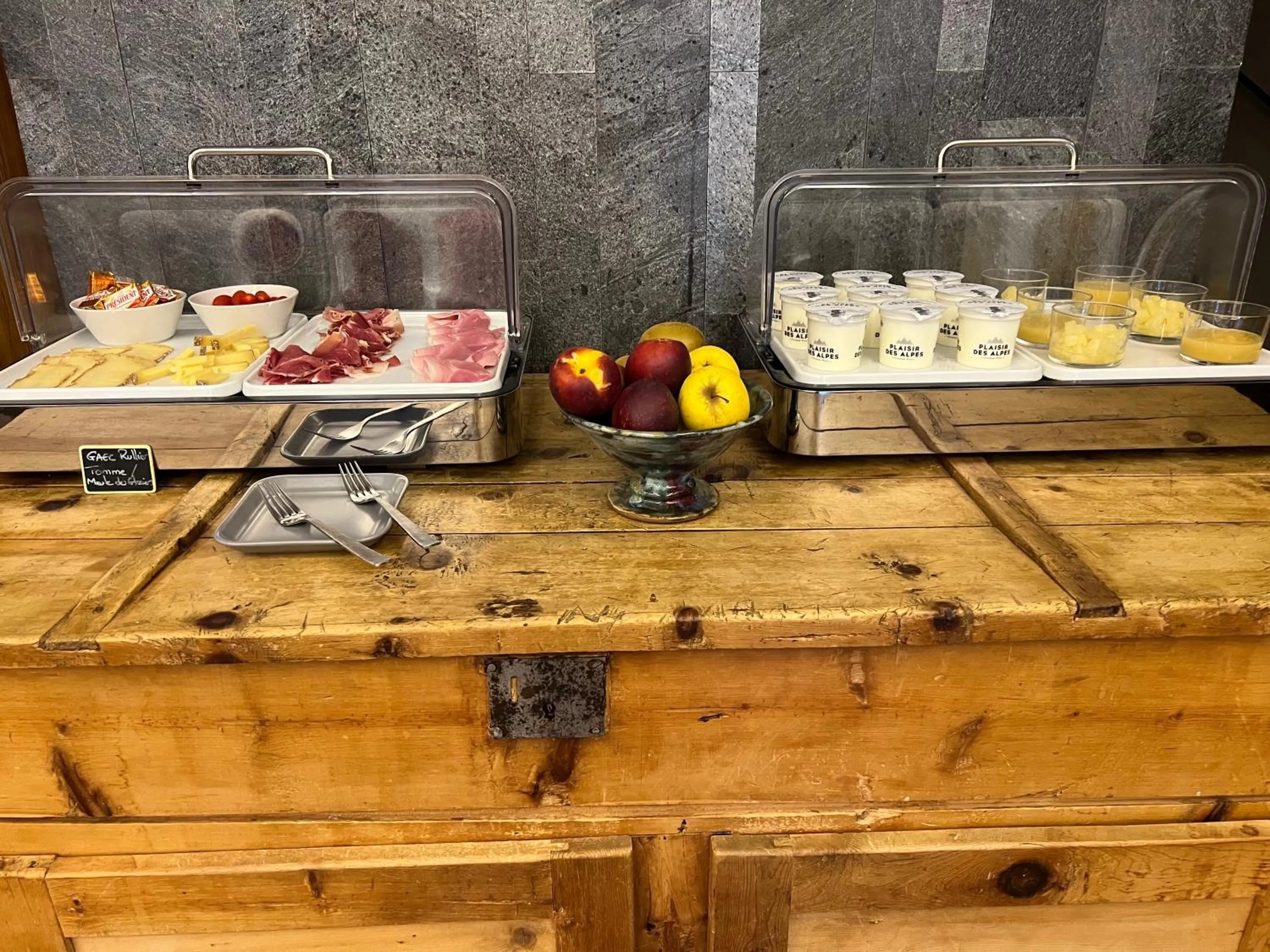 Breakfast in Chalet Hotel Du Fornet