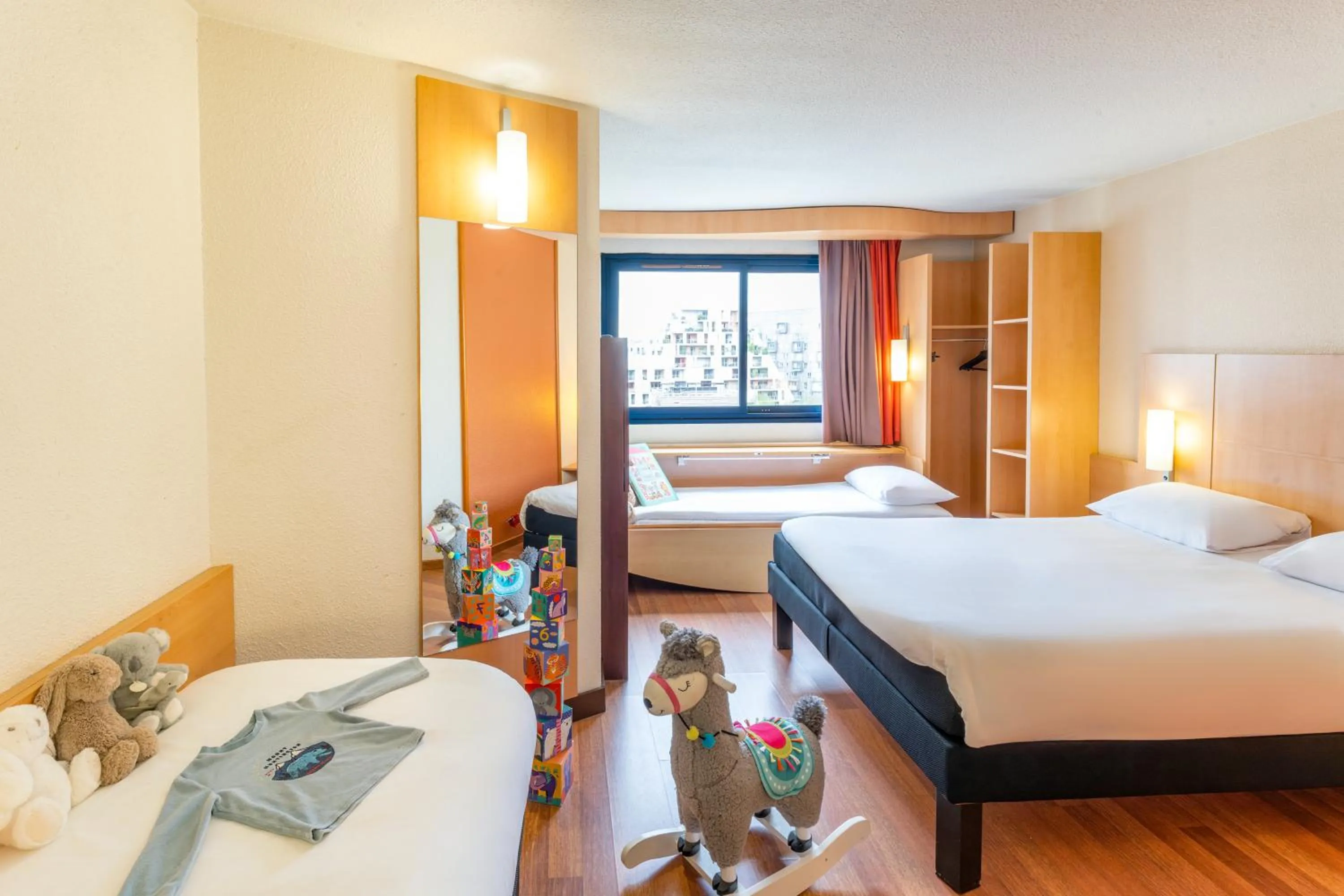 Bedroom, Bed in ibis Paris 17 Clichy-Batignolles