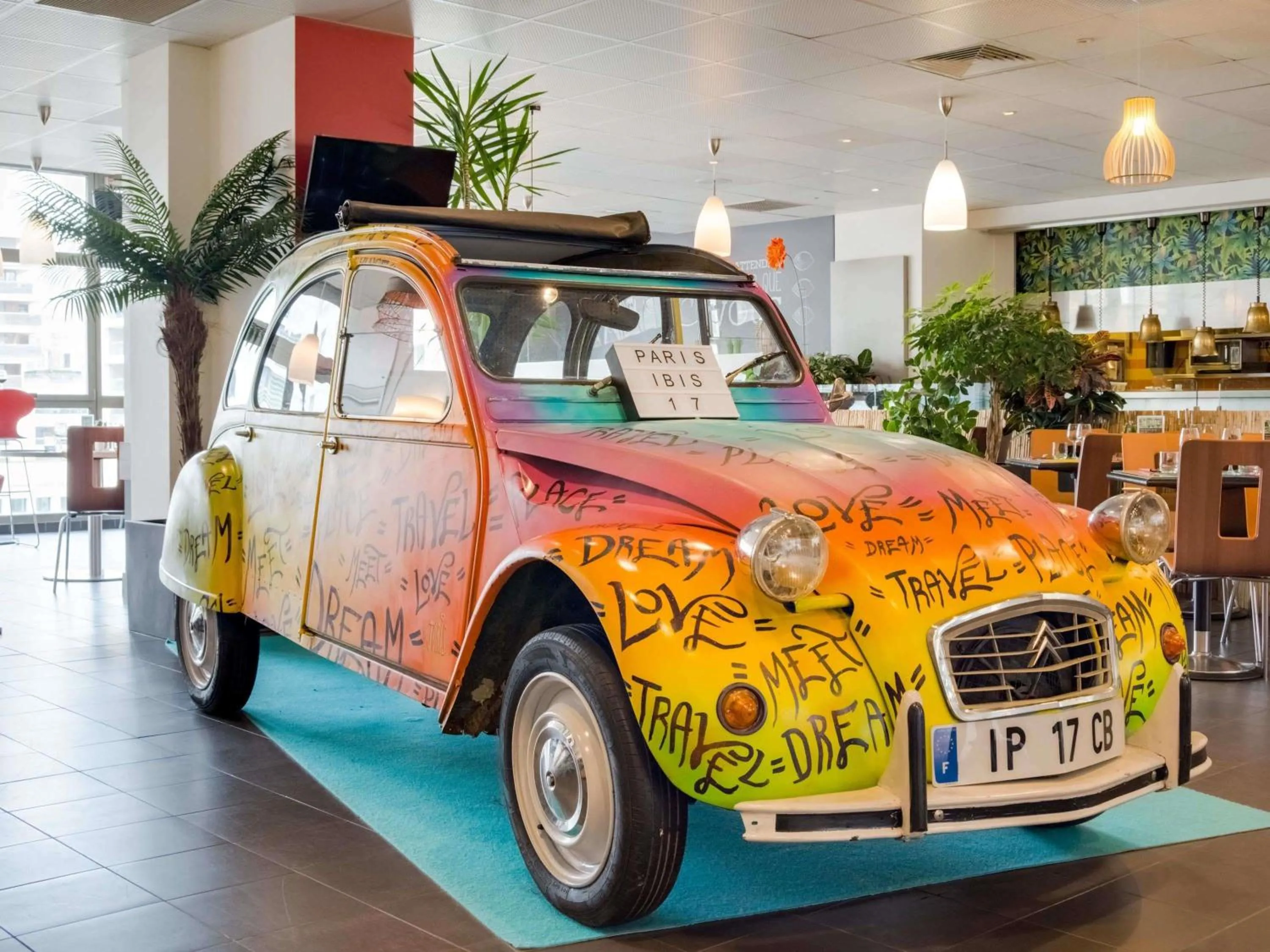 Restaurant/places to eat in ibis Paris 17 Clichy-Batignolles