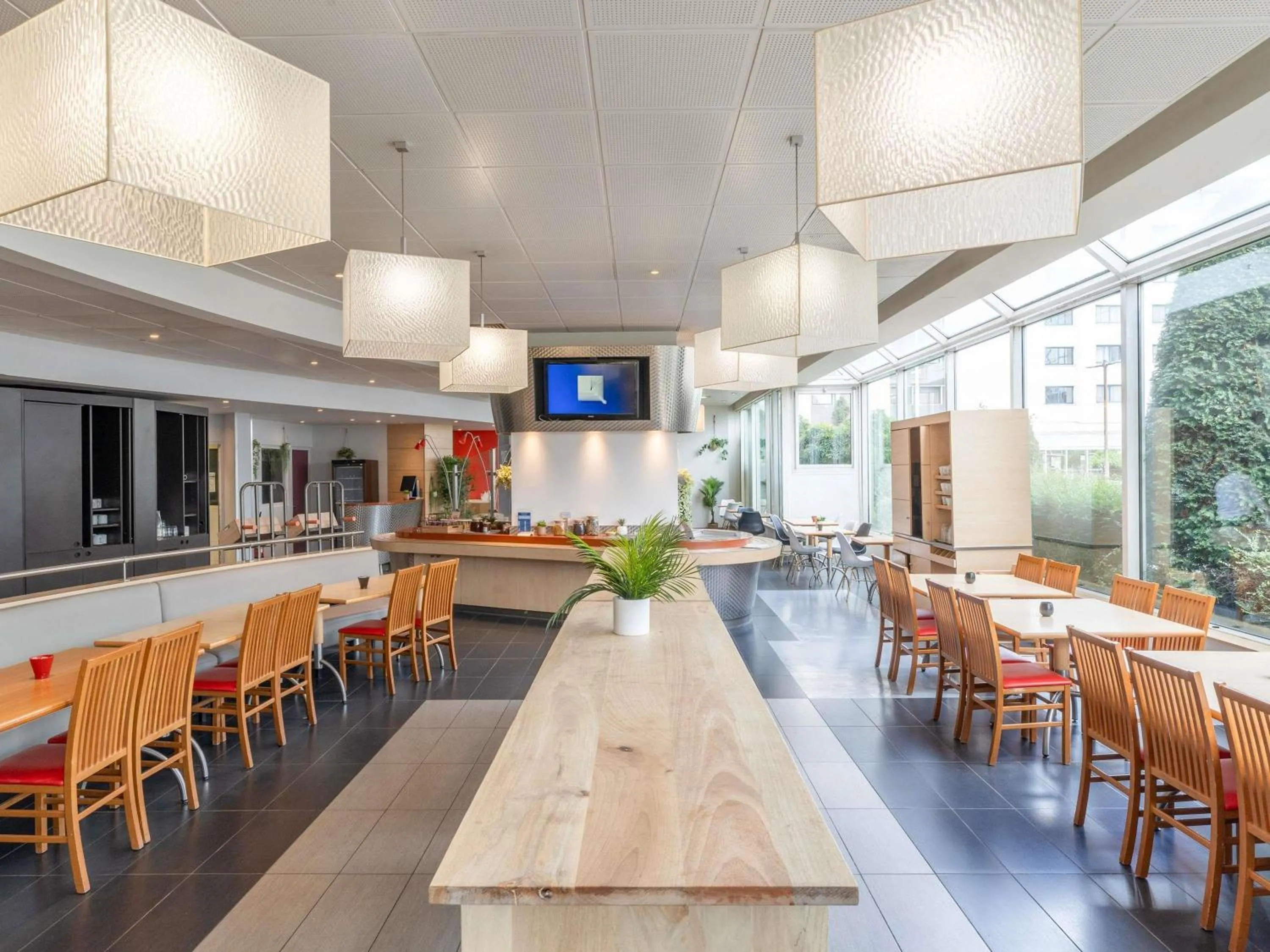 Restaurant/places to eat in ibis Paris 17 Clichy-Batignolles