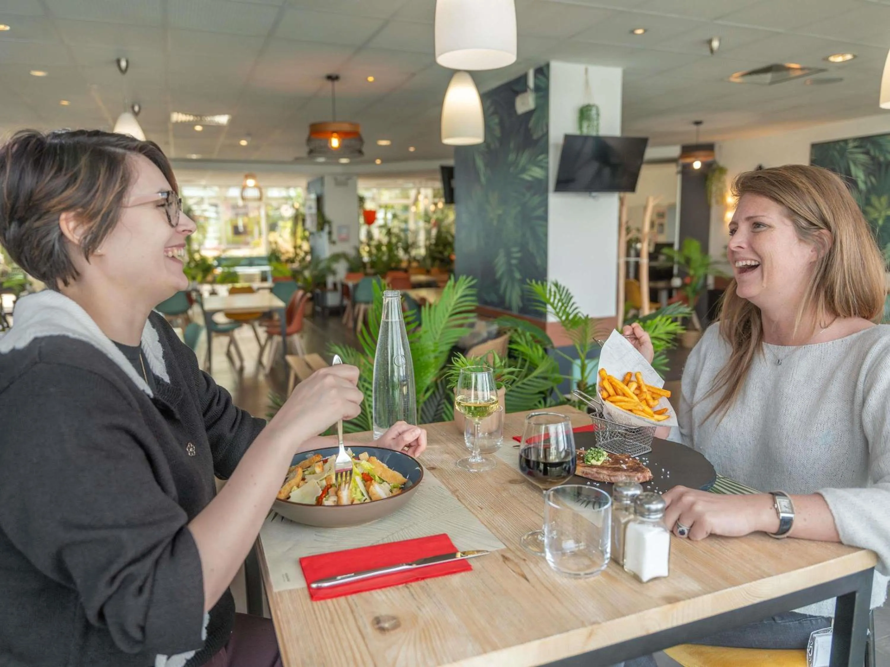 Restaurant/places to eat in ibis Paris 17 Clichy-Batignolles