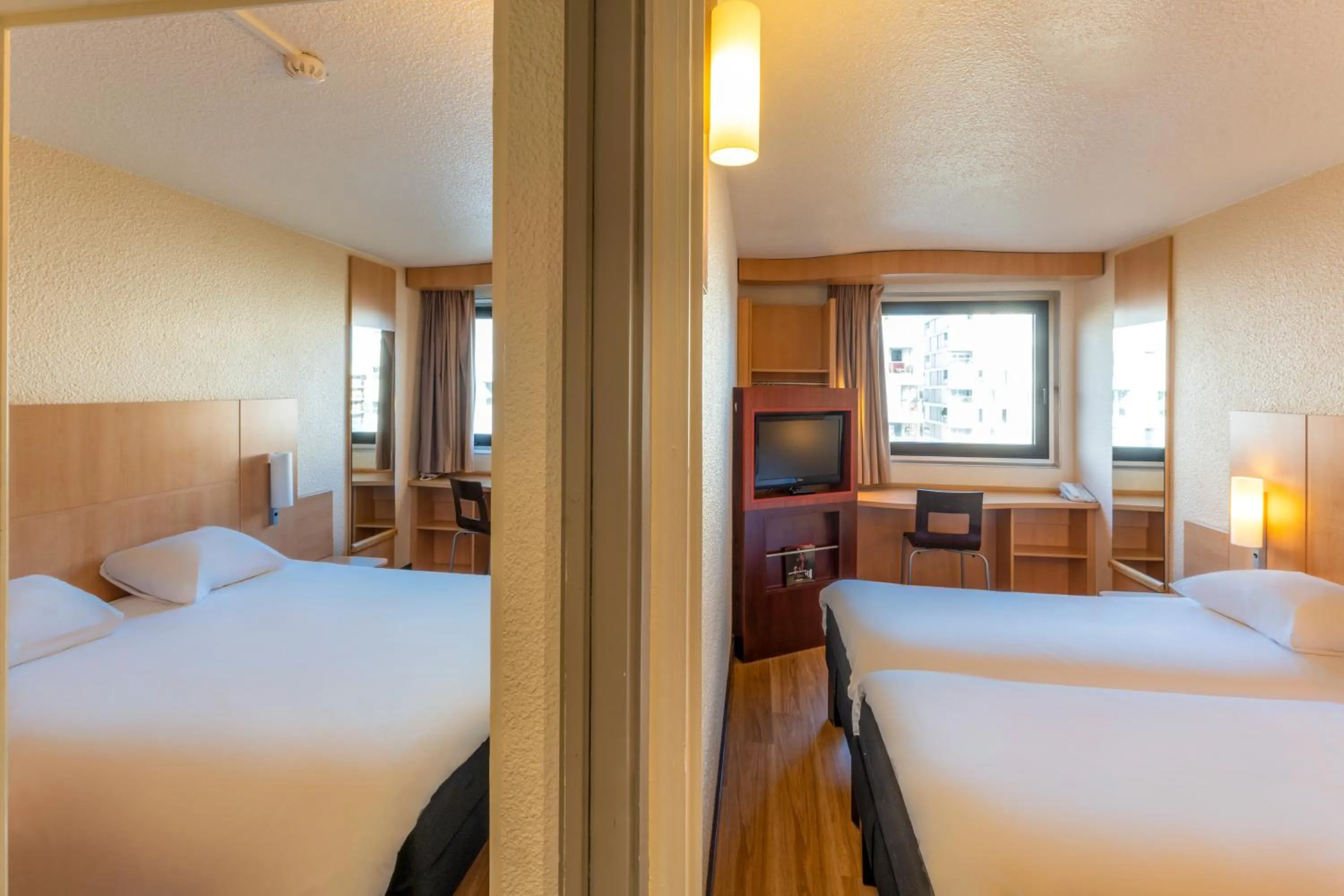 Bedroom, Bed in ibis Paris 17 Clichy-Batignolles